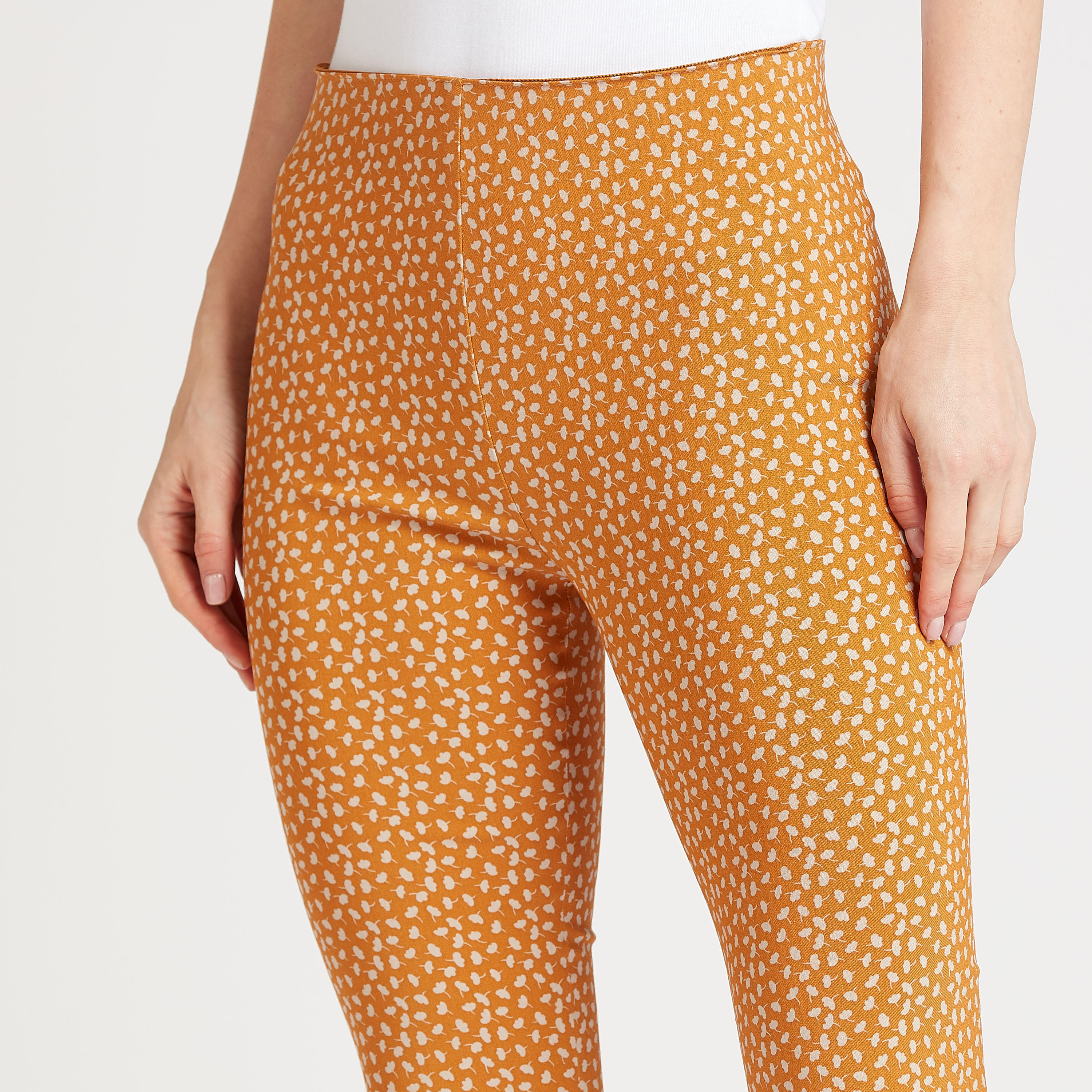بنطلون تريقنز بخصر مطّاطي وطبعات-women-clothing-bottoms-trousers-image-3