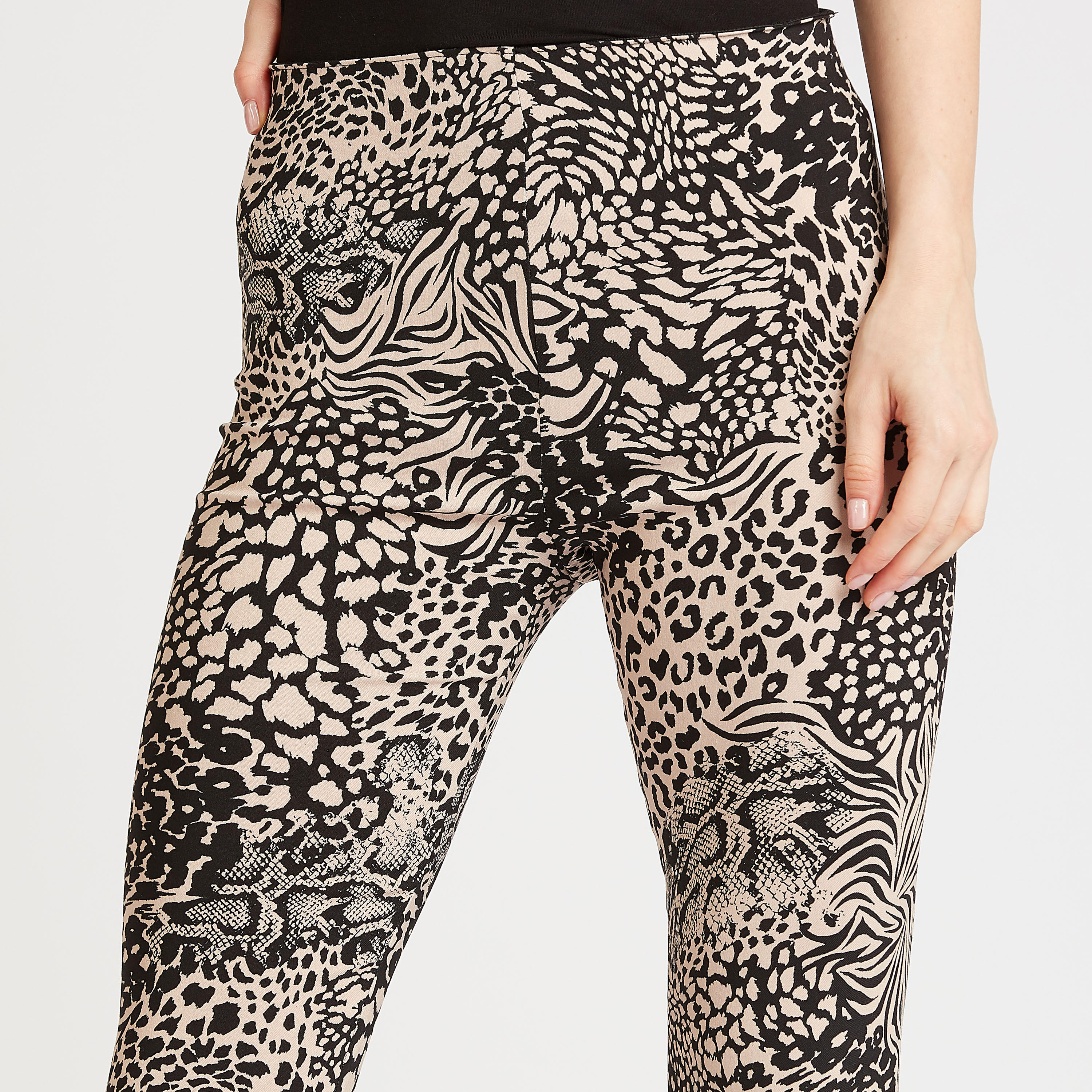 بنطلون تريقنز بخصر مطّاطي وطبعات-women-clothing-bottoms-trousers-image-3
