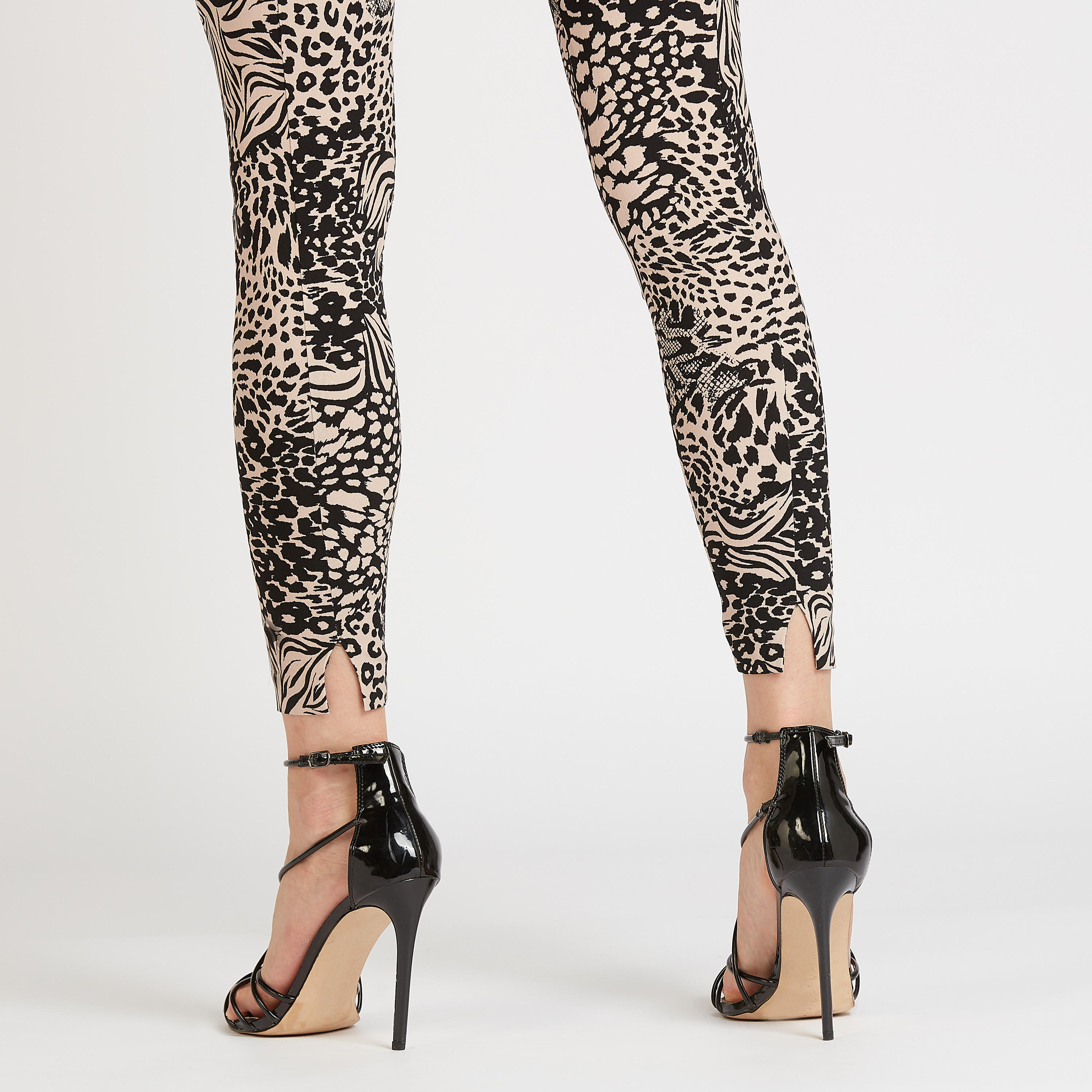 بنطلون تريقنز بخصر مطّاطي وطبعات-women-clothing-bottoms-trousers-image-5