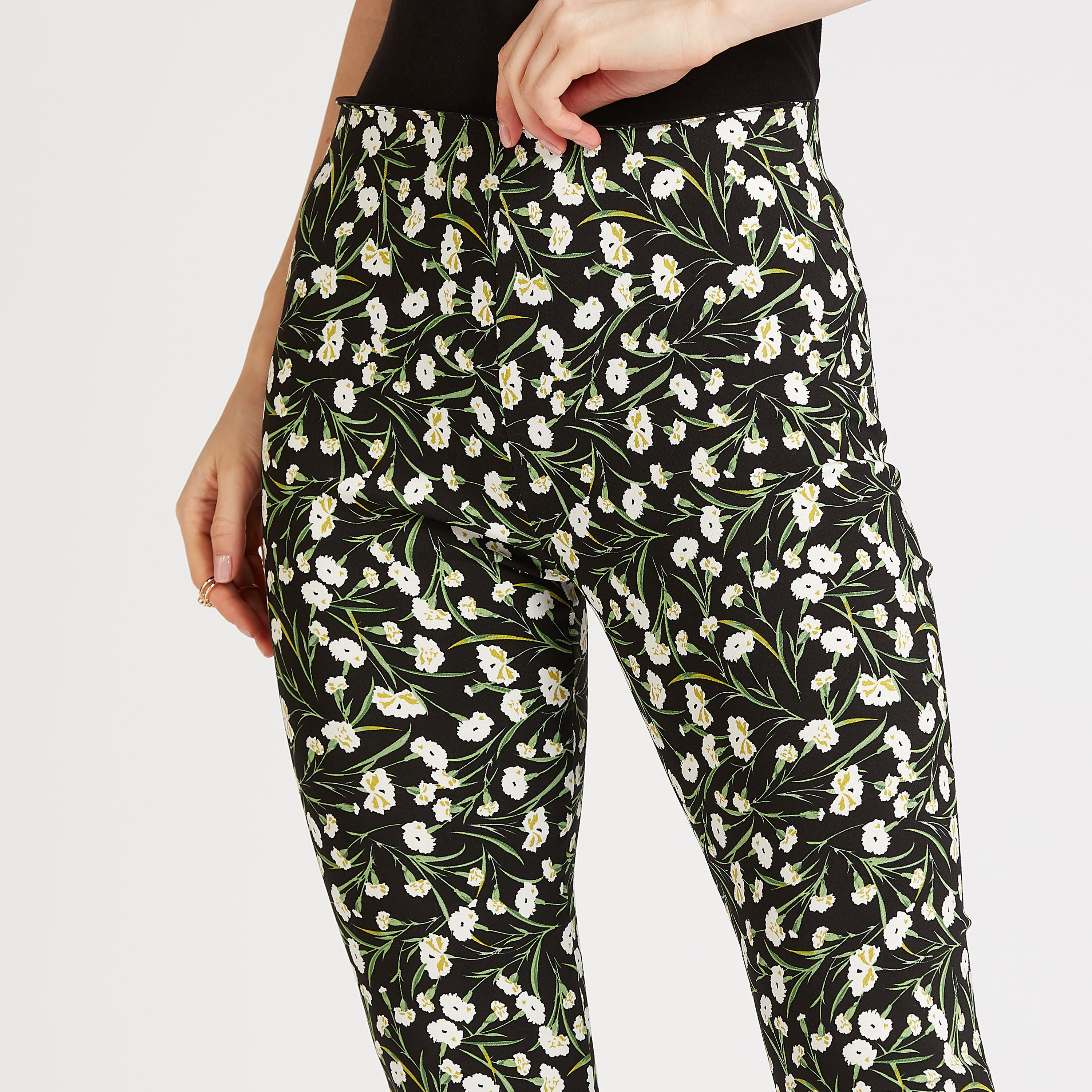 بنطلون تريقنز بخصر مطّاطي وطبعات-women-clothing-bottoms-trousers-image-3