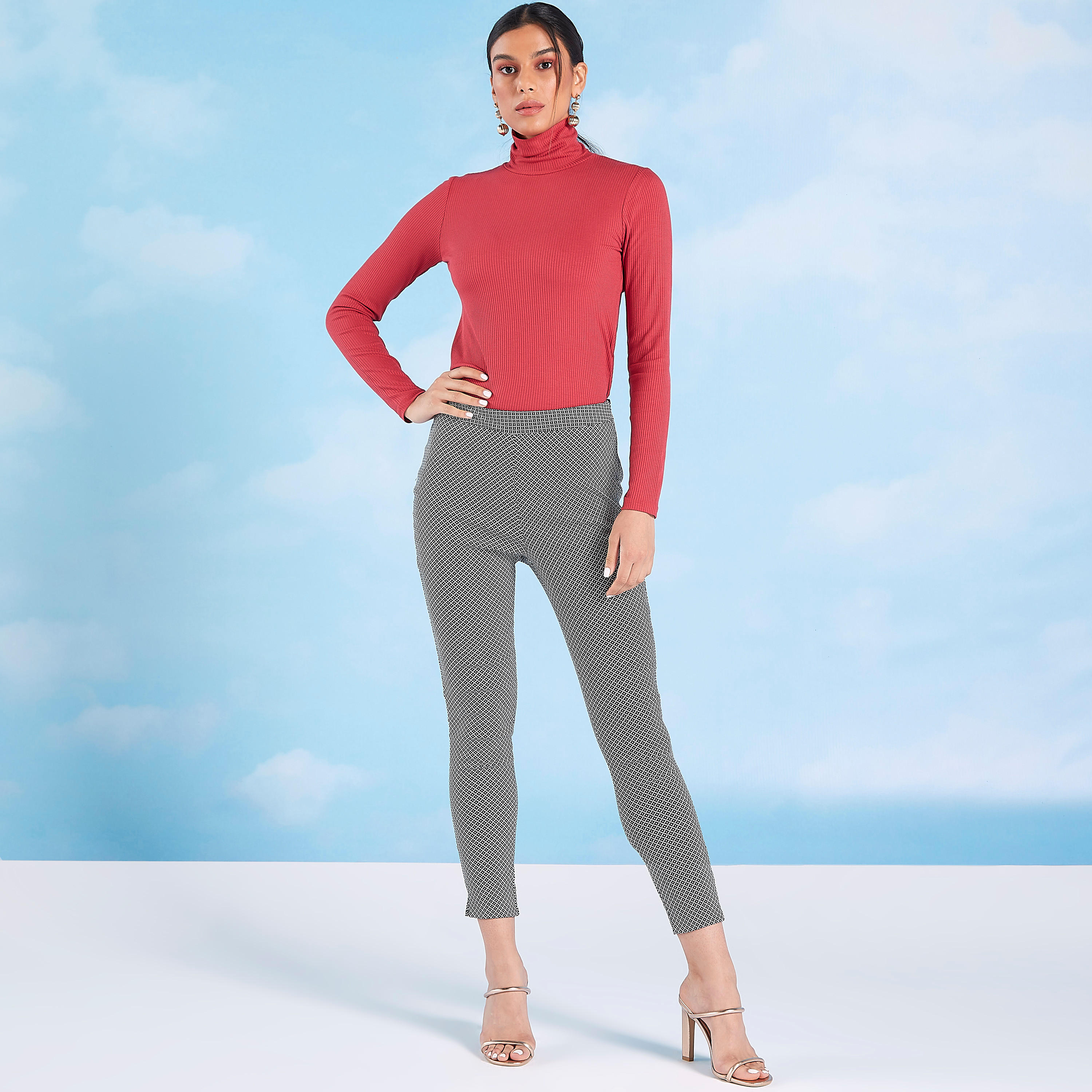 بنطلون بقصة ضيقة بطول الكاحل وخصر مطّاطي-women-clothing-bottoms-trousers-image-2