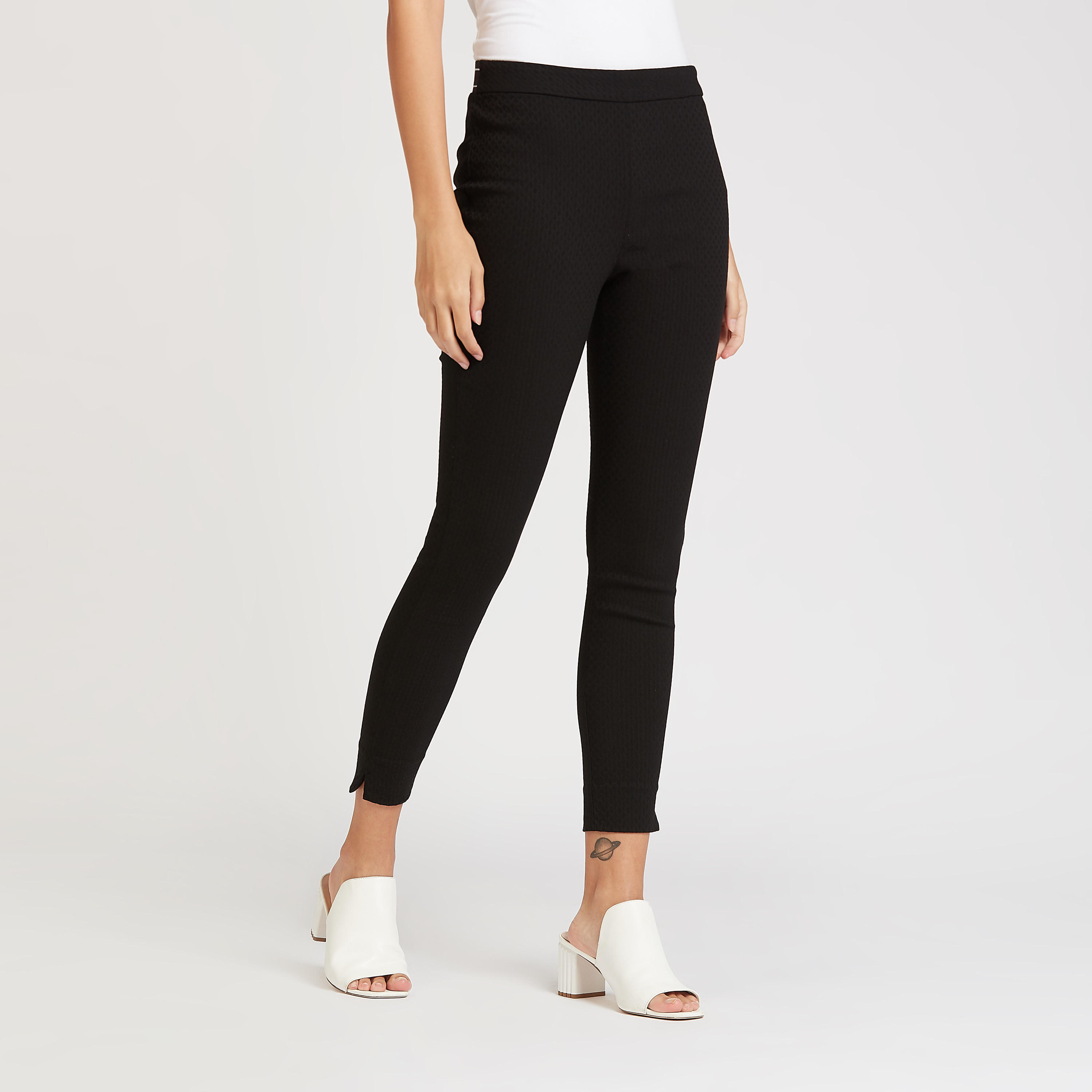 بنطلون قصير سادة قصير بخصر مطاطي-women-clothing-bottoms-trousers-image-1