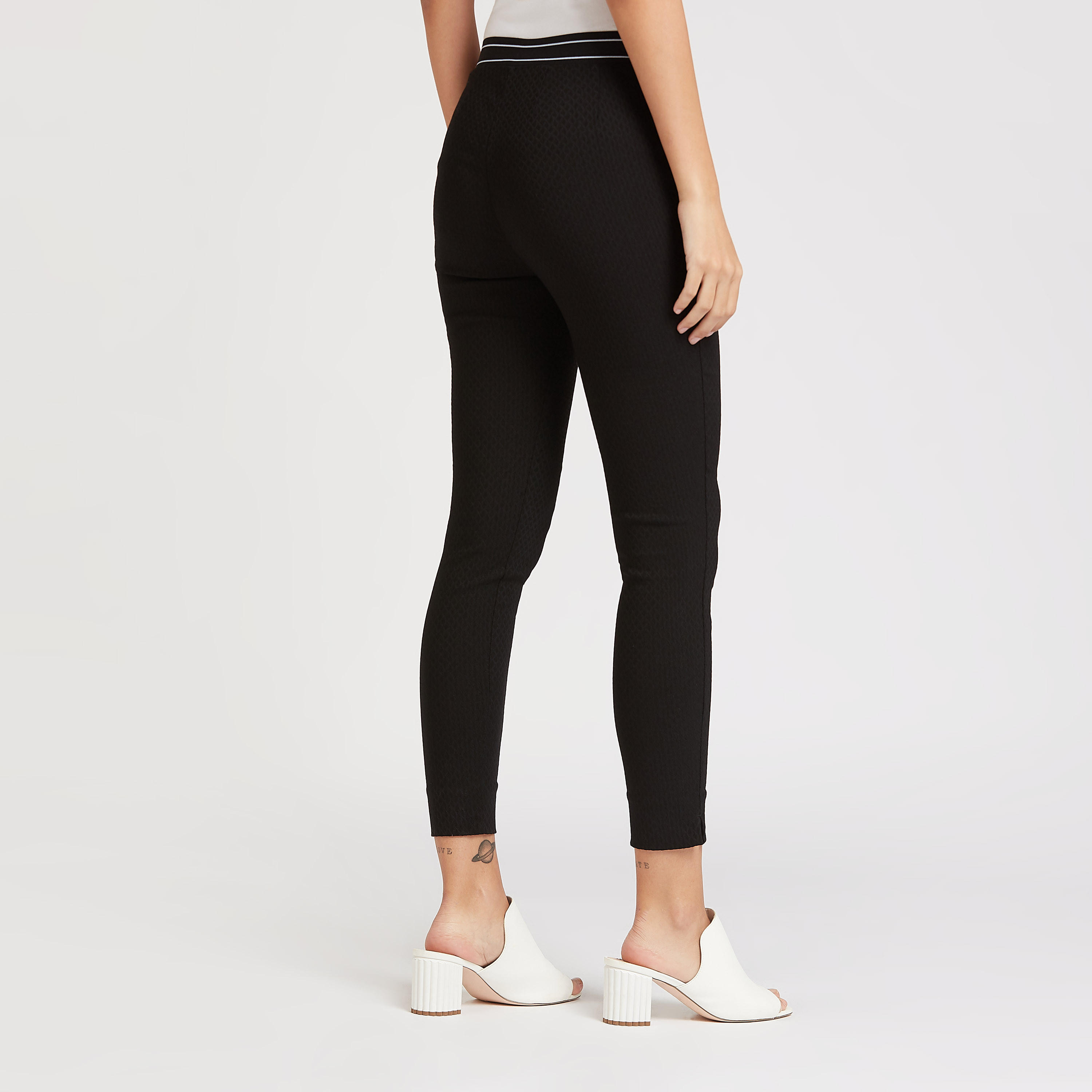 بنطلون قصير سادة قصير بخصر مطاطي-women-clothing-bottoms-trousers-image-4
