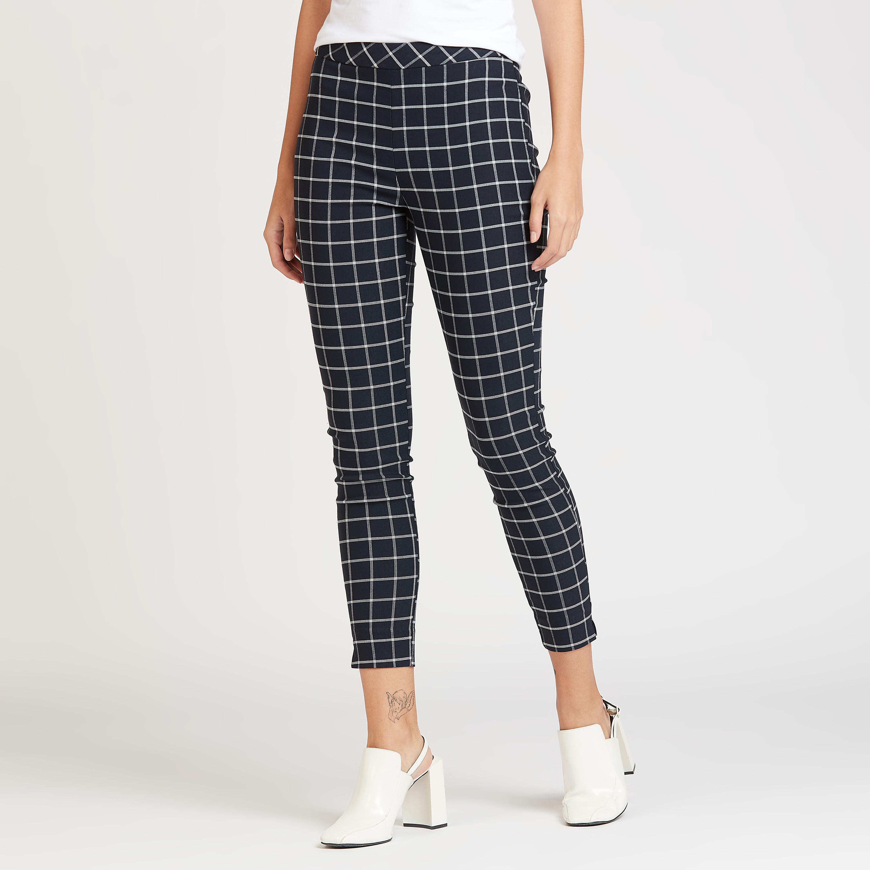 بنطلون قصير كاروهات بخصر مطاطي-women-clothing-bottoms-trousers-image-1
