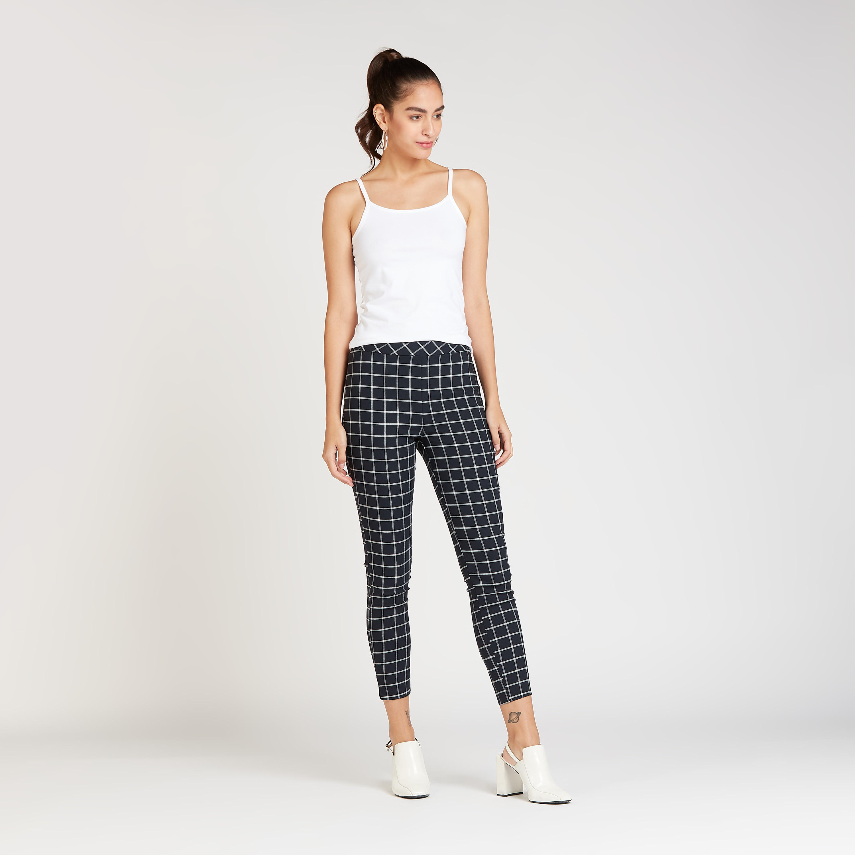 بنطلون قصير كاروهات بخصر مطاطي-women-clothing-bottoms-trousers-image-2
