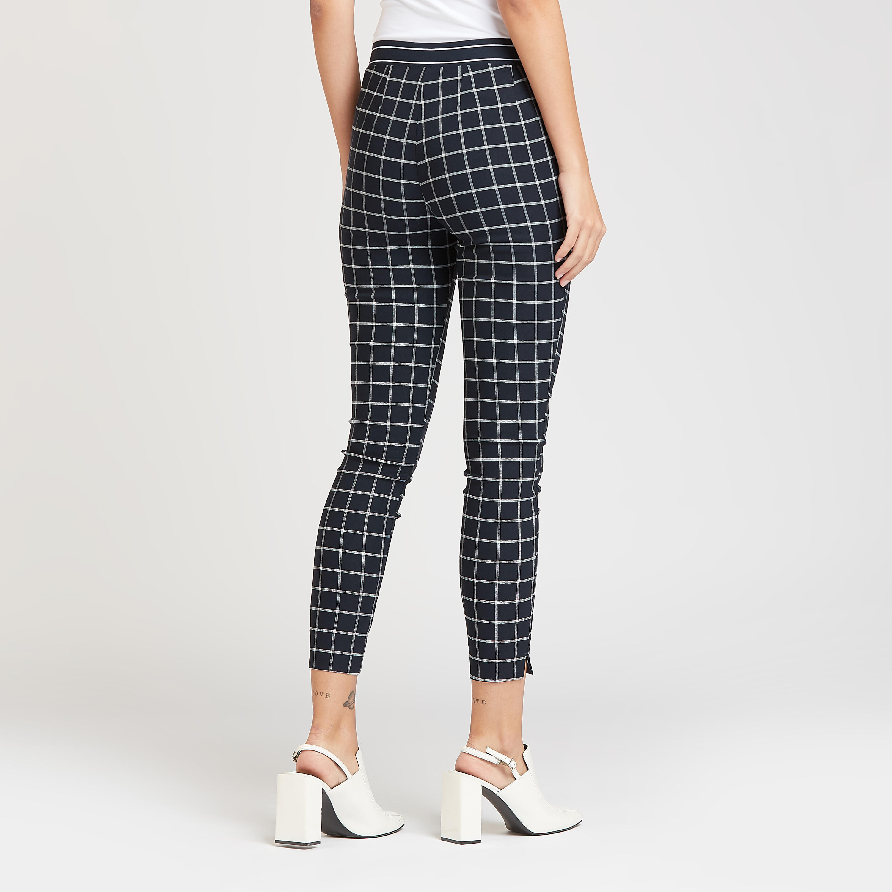 بنطلون قصير كاروهات بخصر مطاطي-women-clothing-bottoms-trousers-image-4