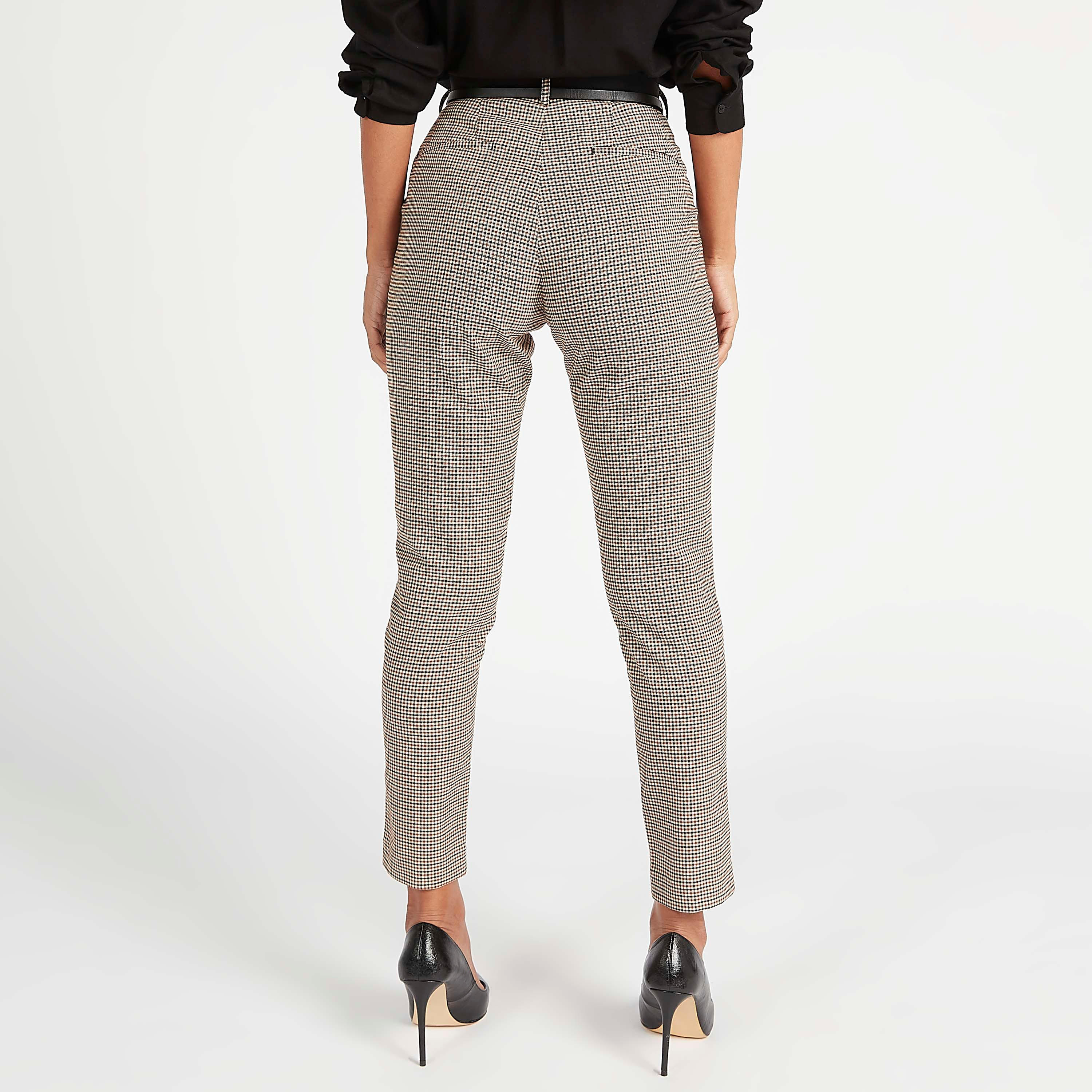 بنطلون قصير كاروهات بجيوب وحزام-women-clothing-bottoms-trousers-image-4