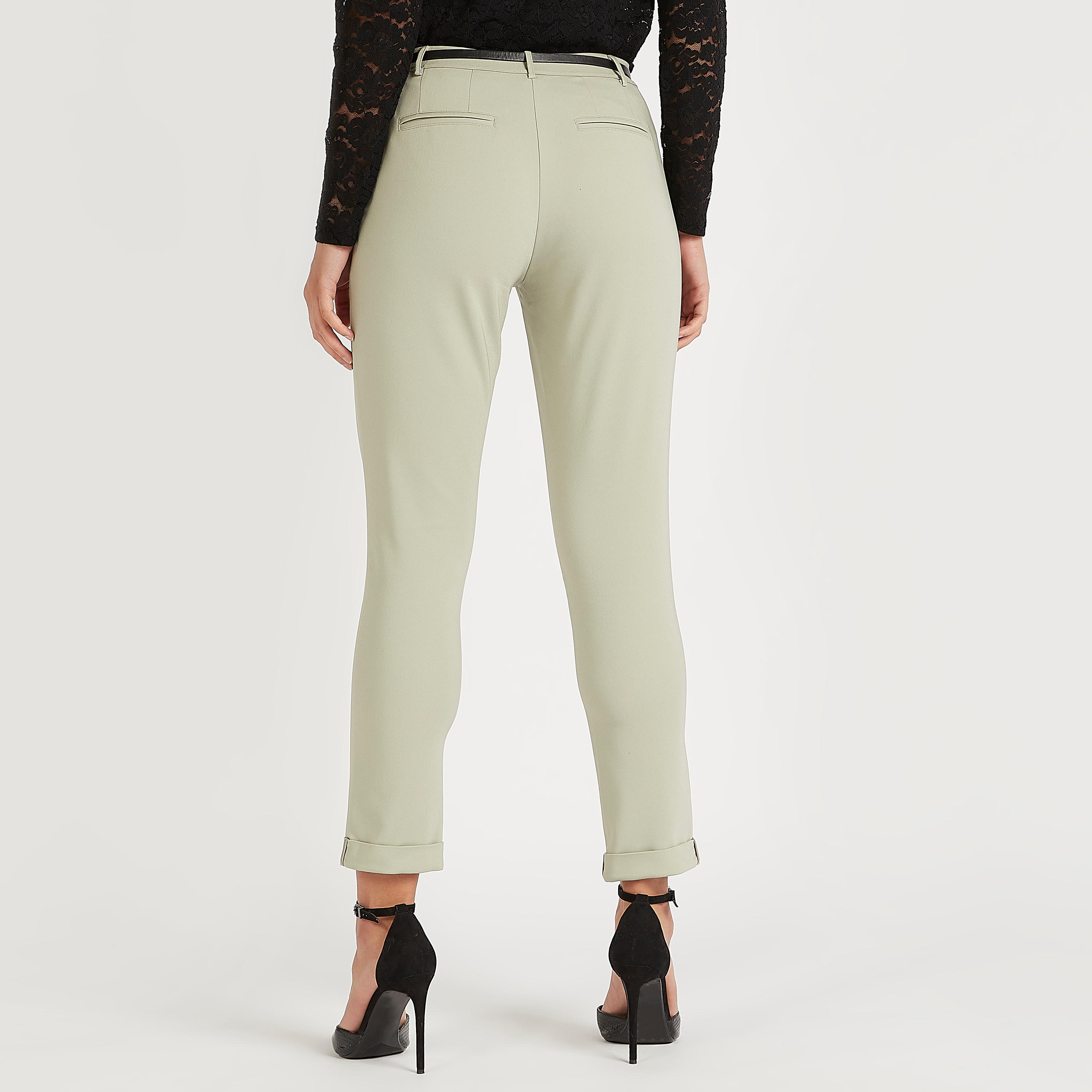 بنطلون سادة بحزام وخصر متوسّط الارتفاع وجيوب-women-clothing-bottoms-trousers-image-1