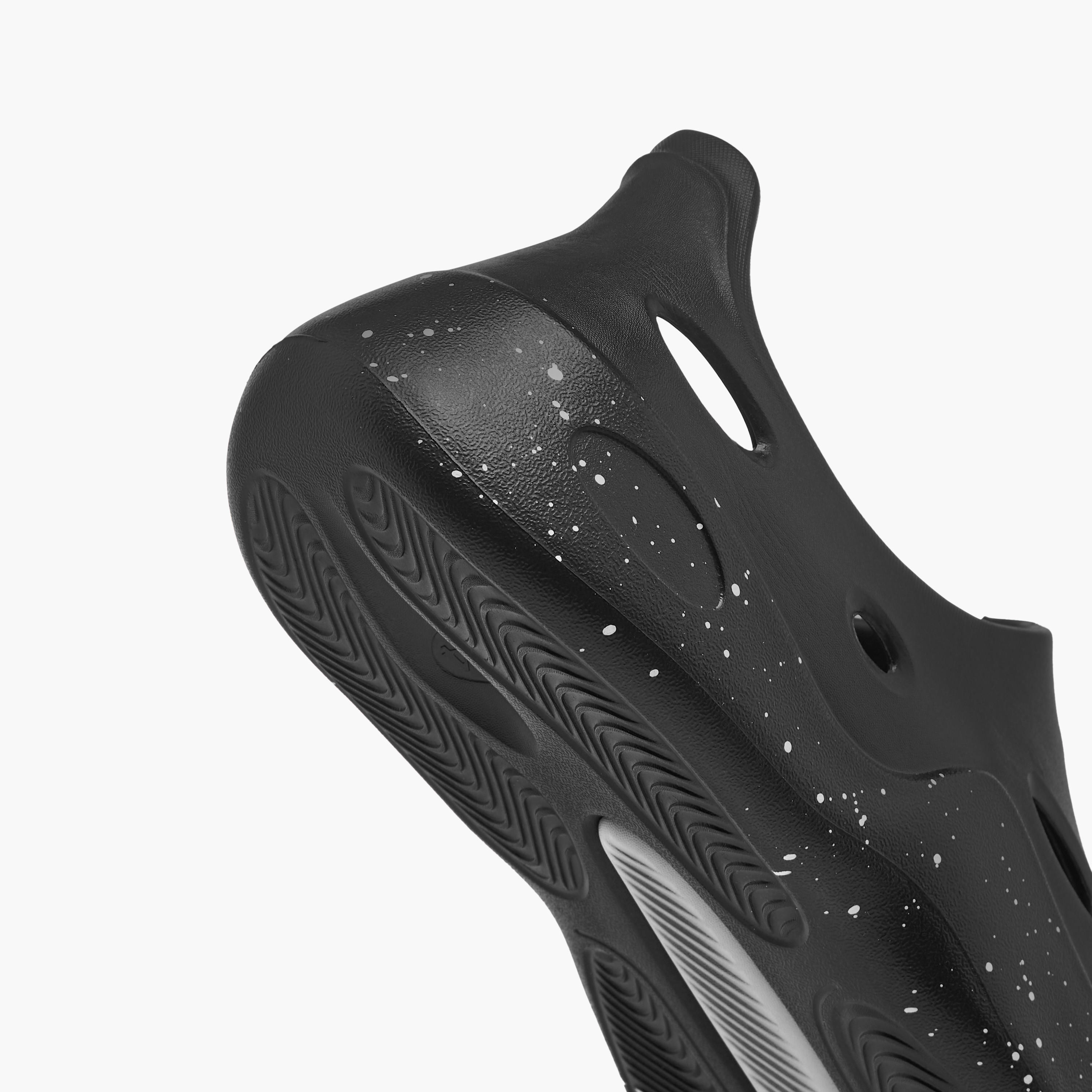 صندل كلوج سهل الارتداء بطبعات وتفاصيل مفرغة للرجال من لي كوبر-men-shoes-sandals-image-5