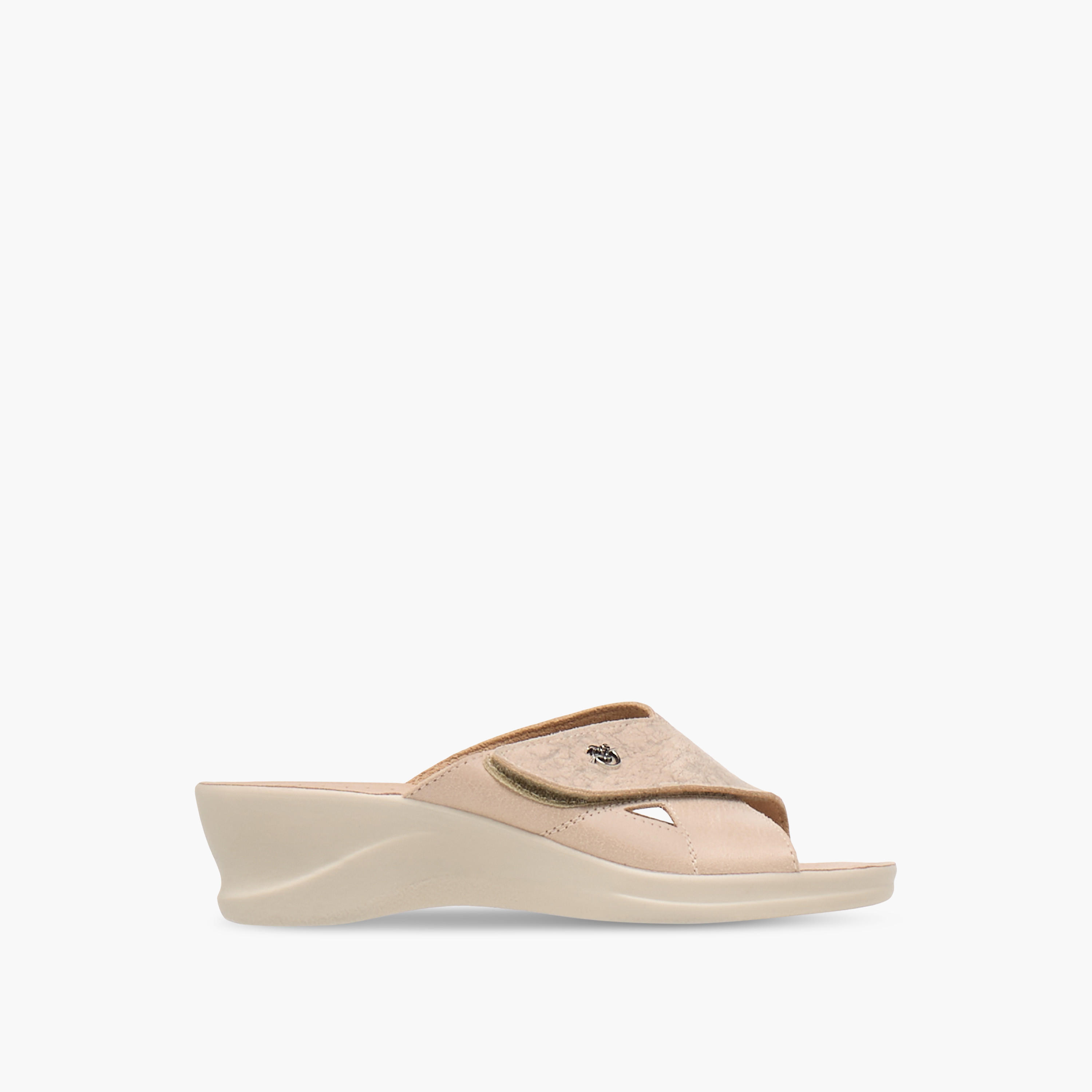 صندل بحزام متقاطع سهل الارتداء مع كعب ويدج من فلاي فوت-women-shoes-sandals-heeled-image-3
