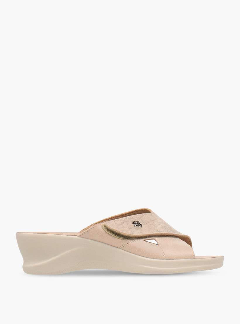 صندل بحزام متقاطع سهل الارتداء مع كعب ويدج من فلاي فوت-women-shoes-sandals-heeled-image-3