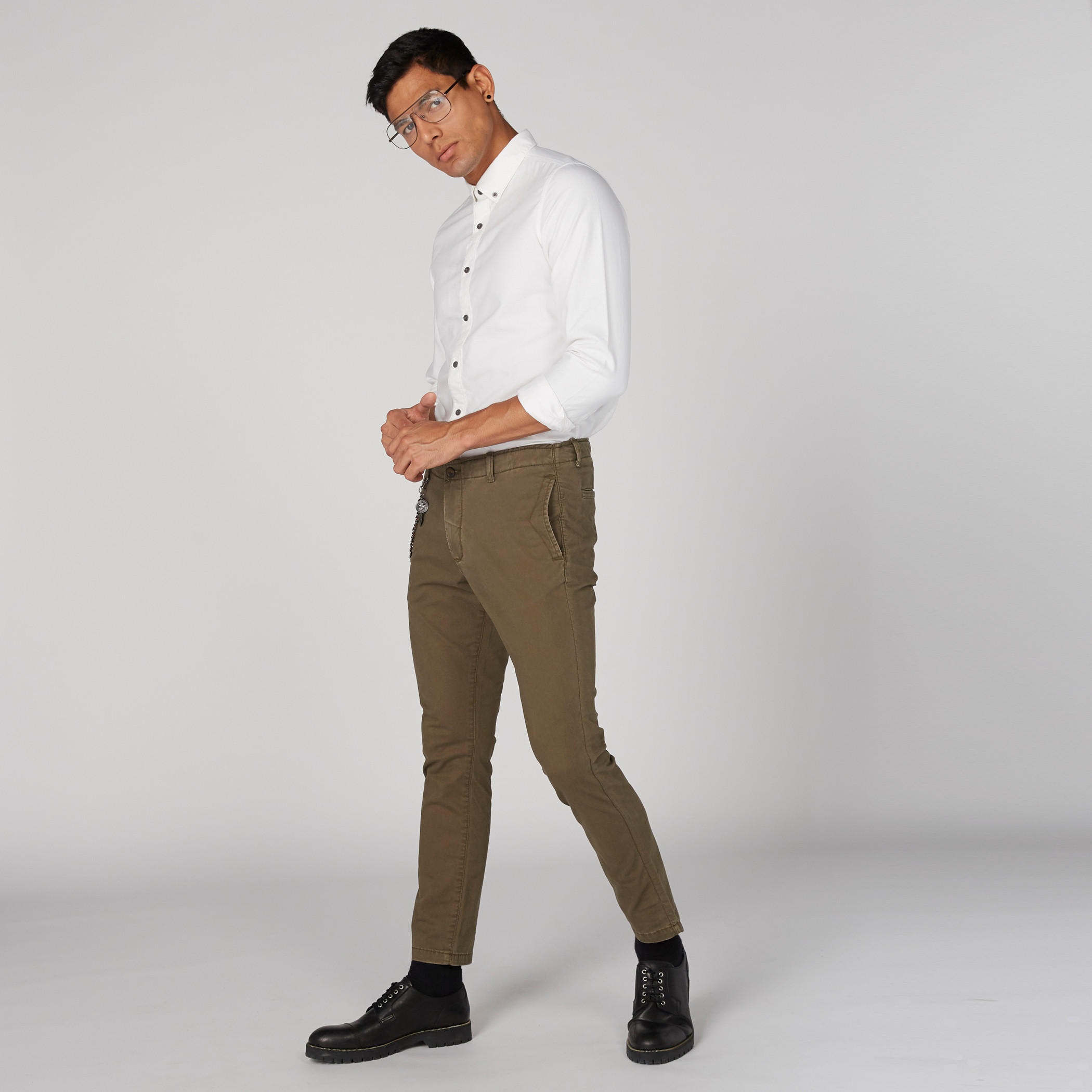 بنطال شينو طويل بزر إغلاق وجيوب-men-clothing-bottoms-trousersandchinos-trousers-image-1
