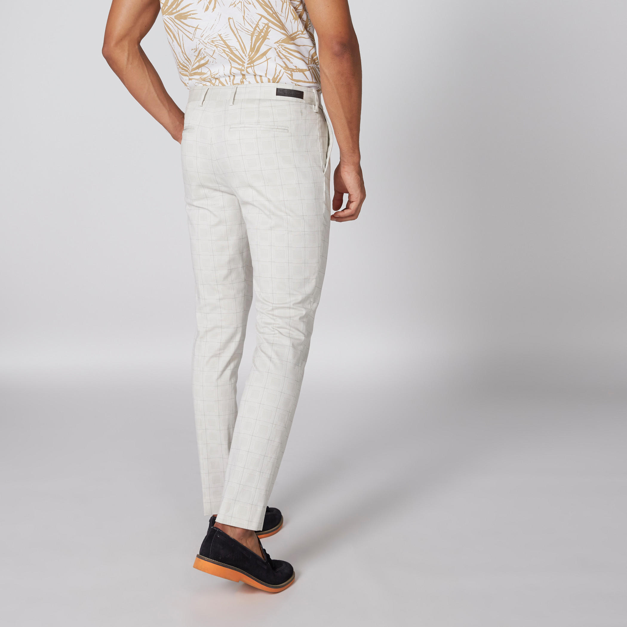 بنطال شينو كاروهات طويل بزر إغلاق وجيوب-men-clothing-bottoms-trousersandchinos-trousers-image-2