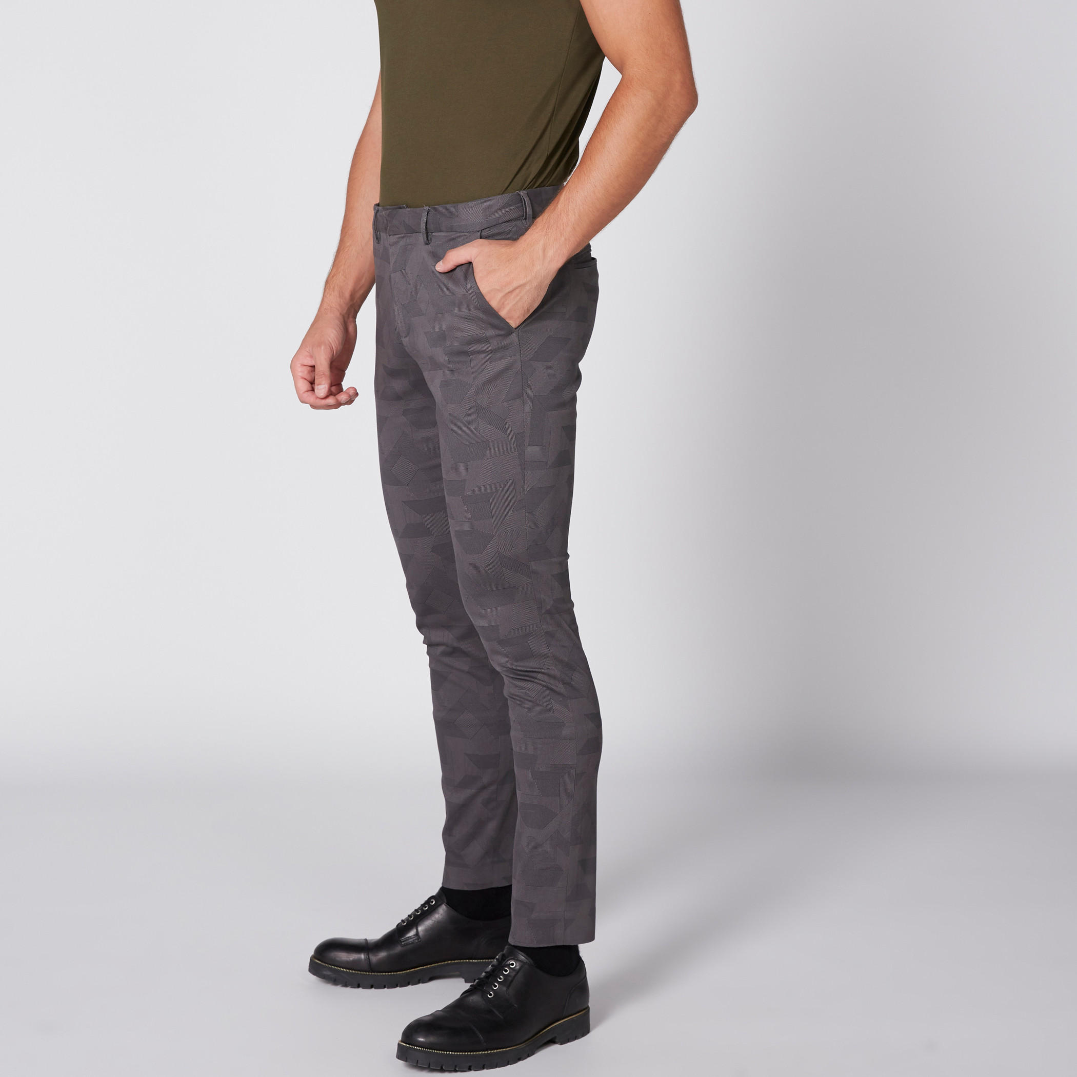 بنطال شينو طويل بطبعات وجيوب-men-clothing-bottoms-trousersandchinos-trousers-image-4