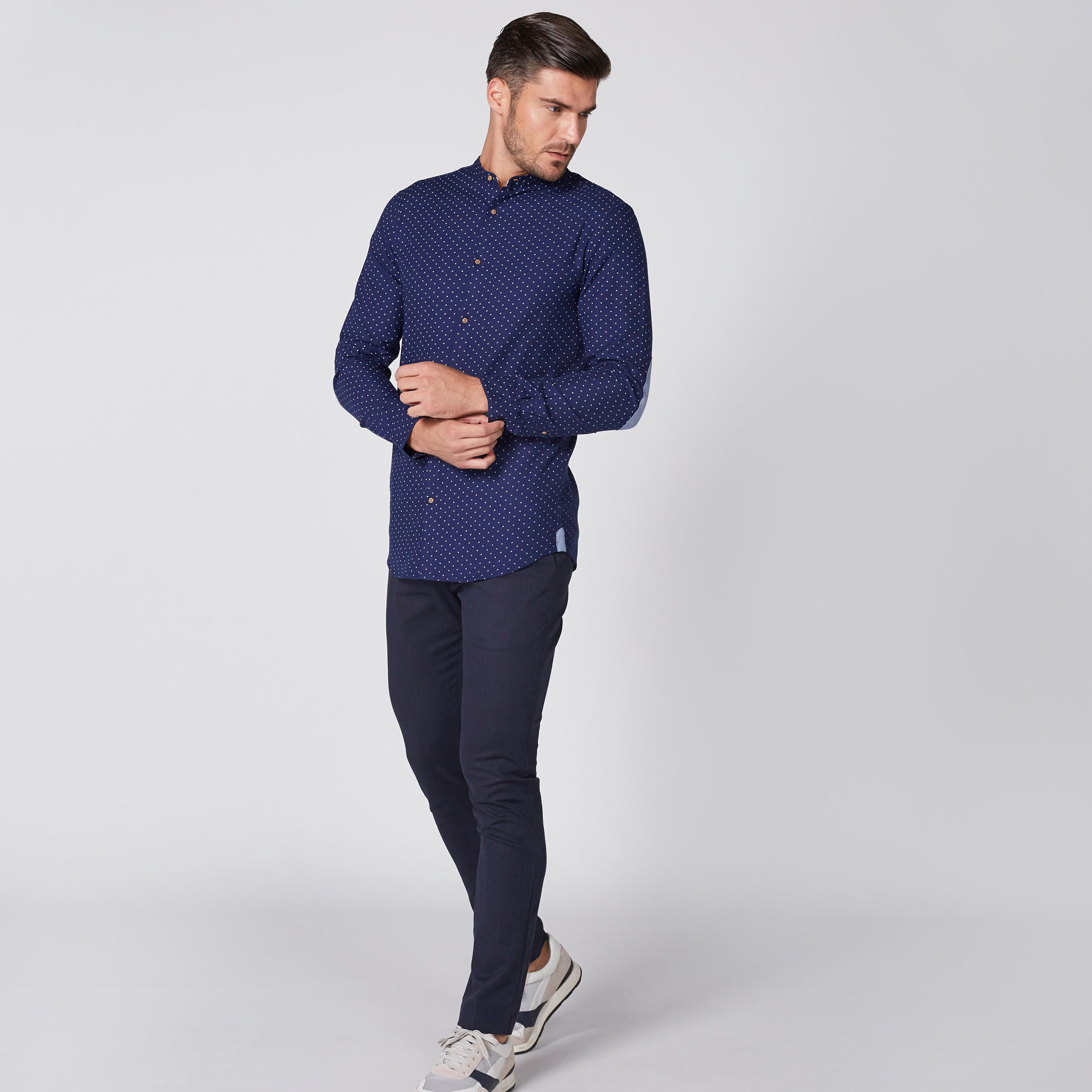 بنطال طويل بارز الملمس بزر إغلاق وجيوب-men-clothing-bottoms-trousersandchinos-trousers-image-1