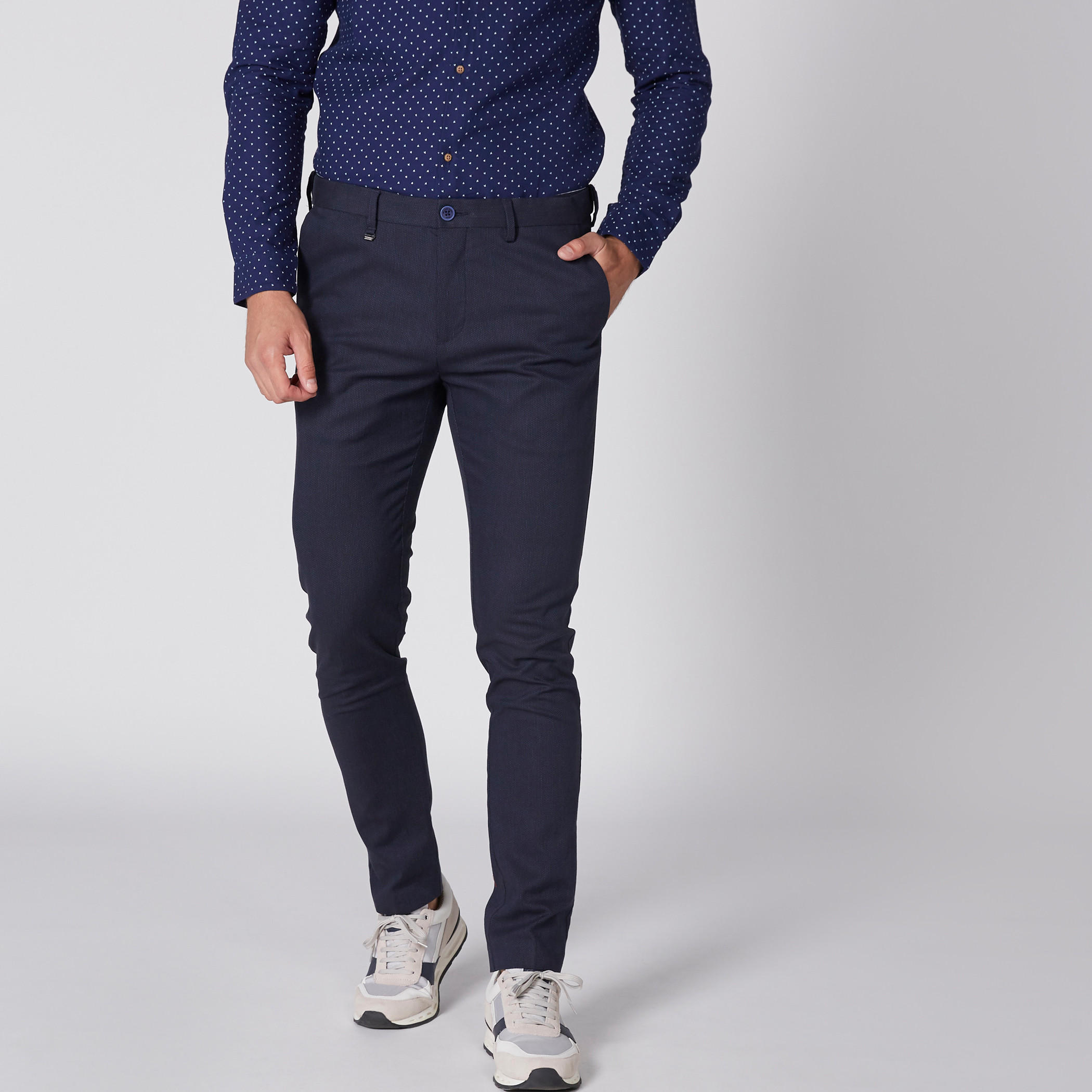 بنطال طويل بارز الملمس بزر إغلاق وجيوب-men-clothing-bottoms-trousersandchinos-trousers-image-3