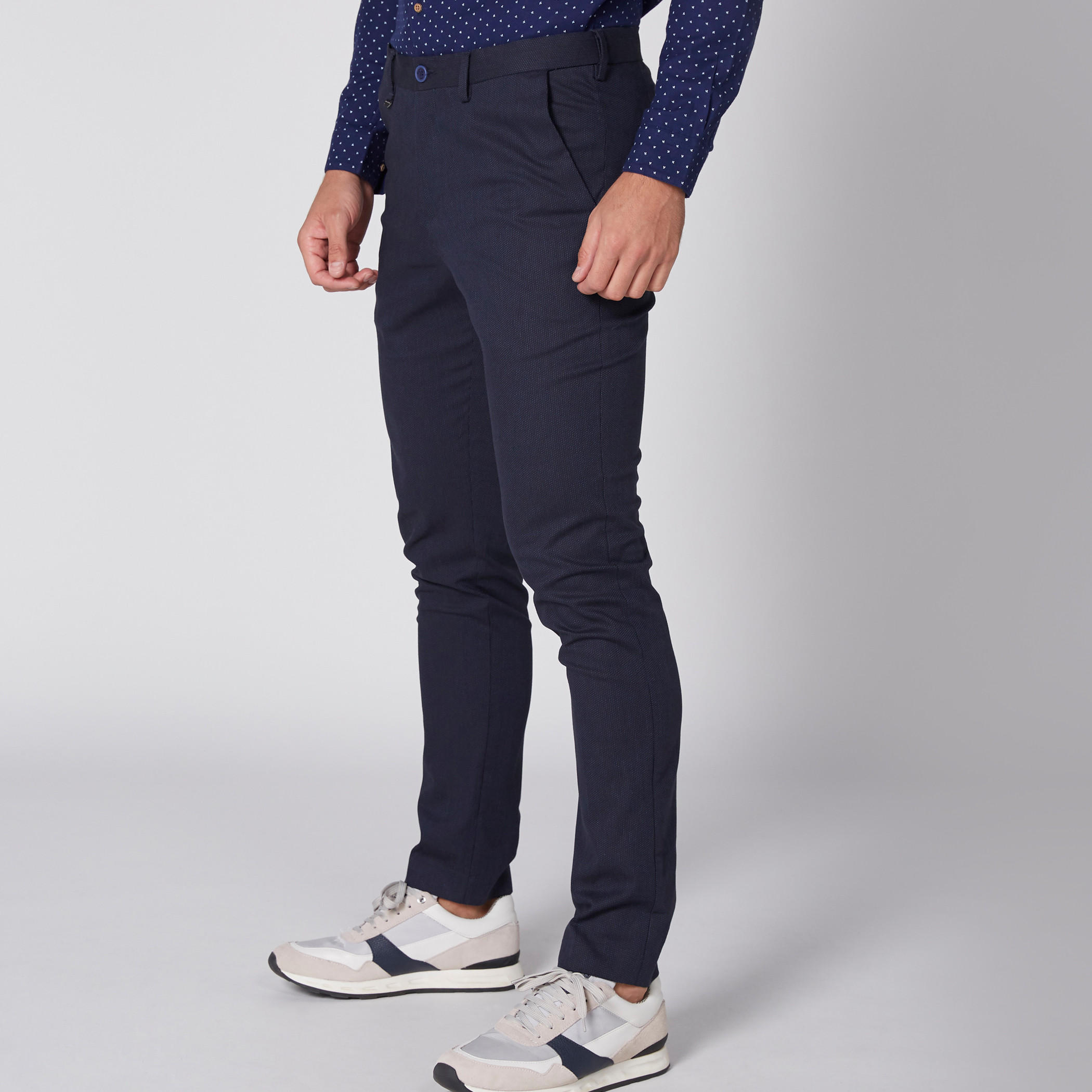 بنطال طويل بارز الملمس بزر إغلاق وجيوب-men-clothing-bottoms-trousersandchinos-trousers-image-4