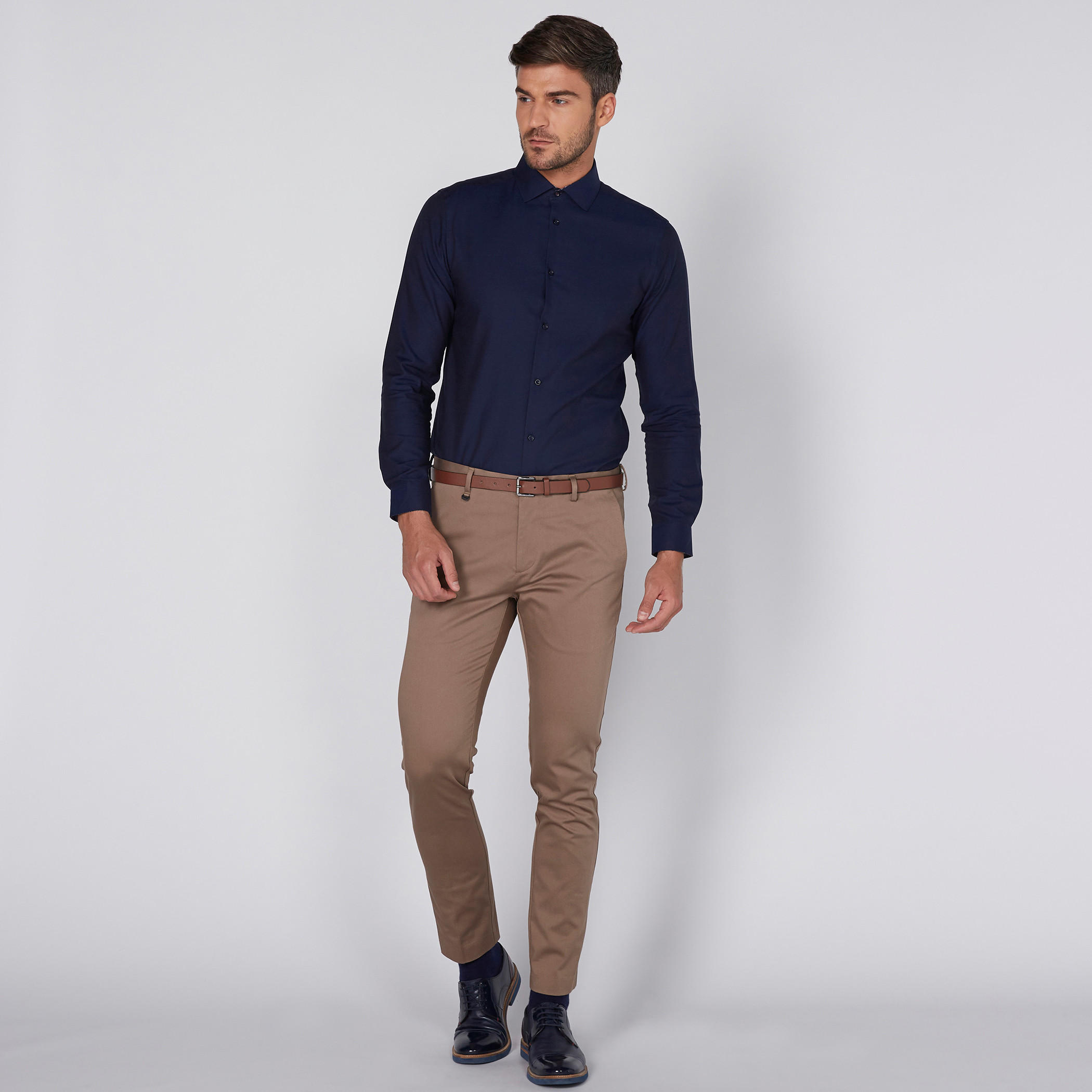 بنطال طويل بقصّة ضيّقة-men-clothing-bottoms-trousersandchinos-trousers-image-1