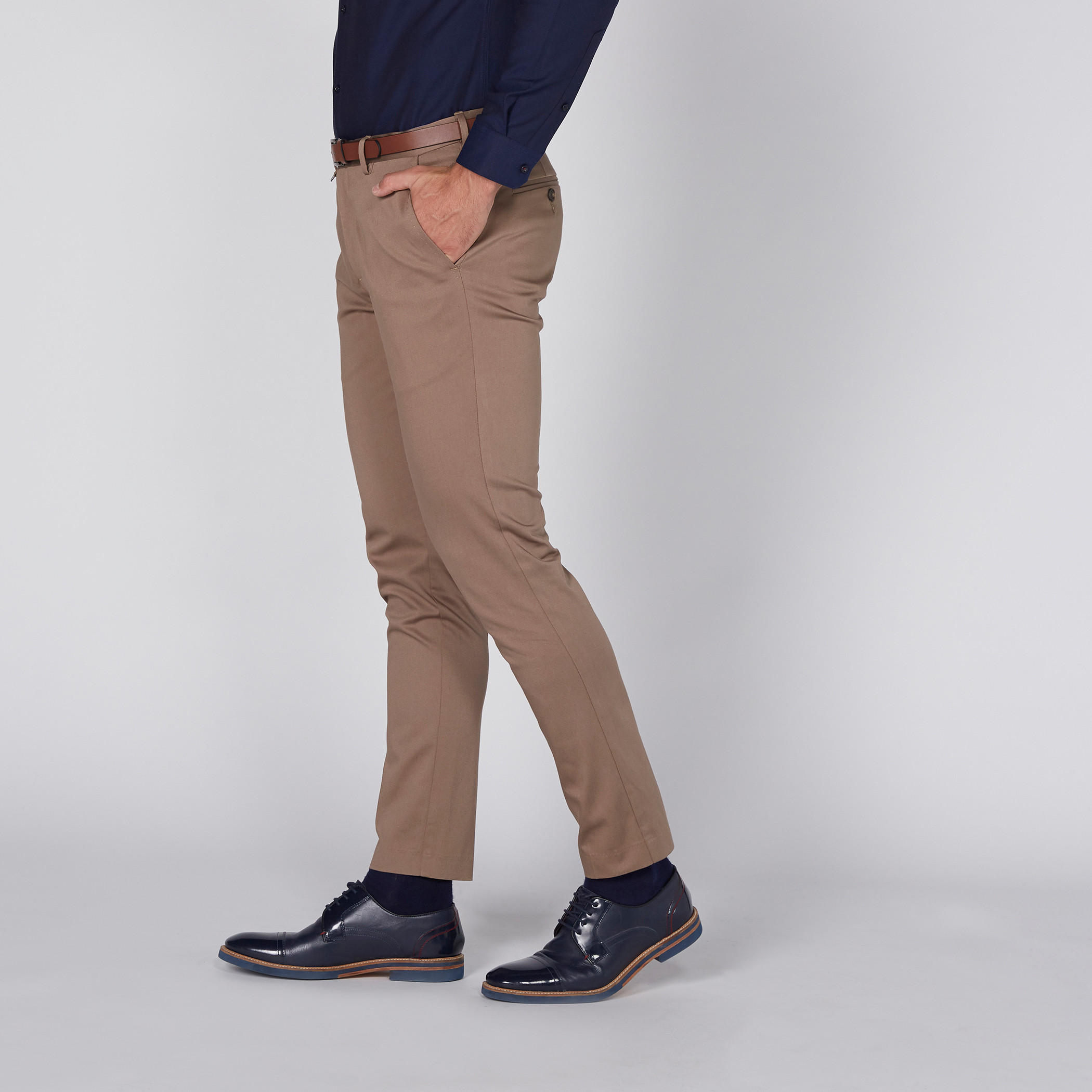 بنطال طويل بقصّة ضيّقة-men-clothing-bottoms-trousersandchinos-trousers-image-3