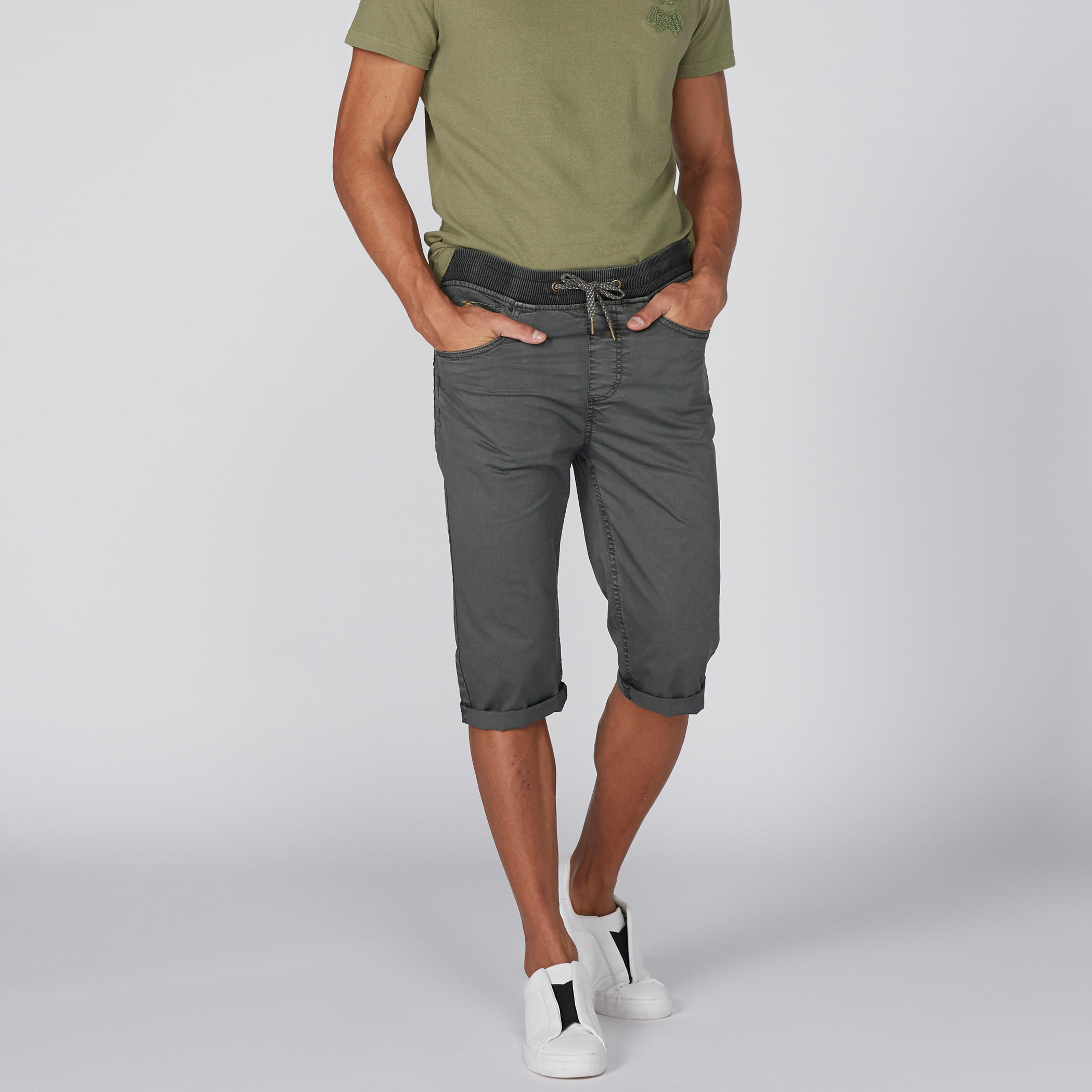 شورت بجيوب وخصر مضلع متوسط الارتفاع-men-clothing-bottoms-shorts-image-2