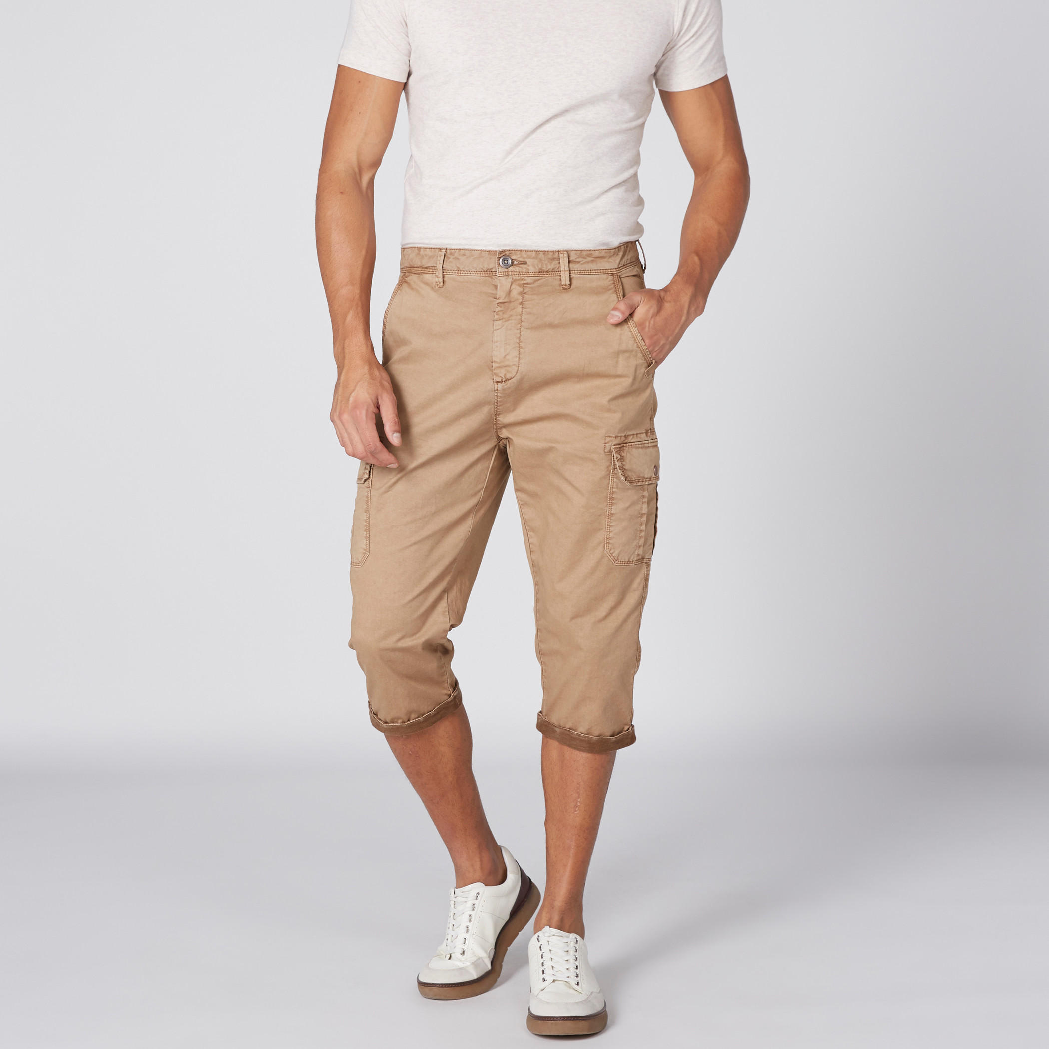 بنطال كارجو 3/4 بزر إغلاق وجيوب-men-clothing-bottoms-shorts-image-2