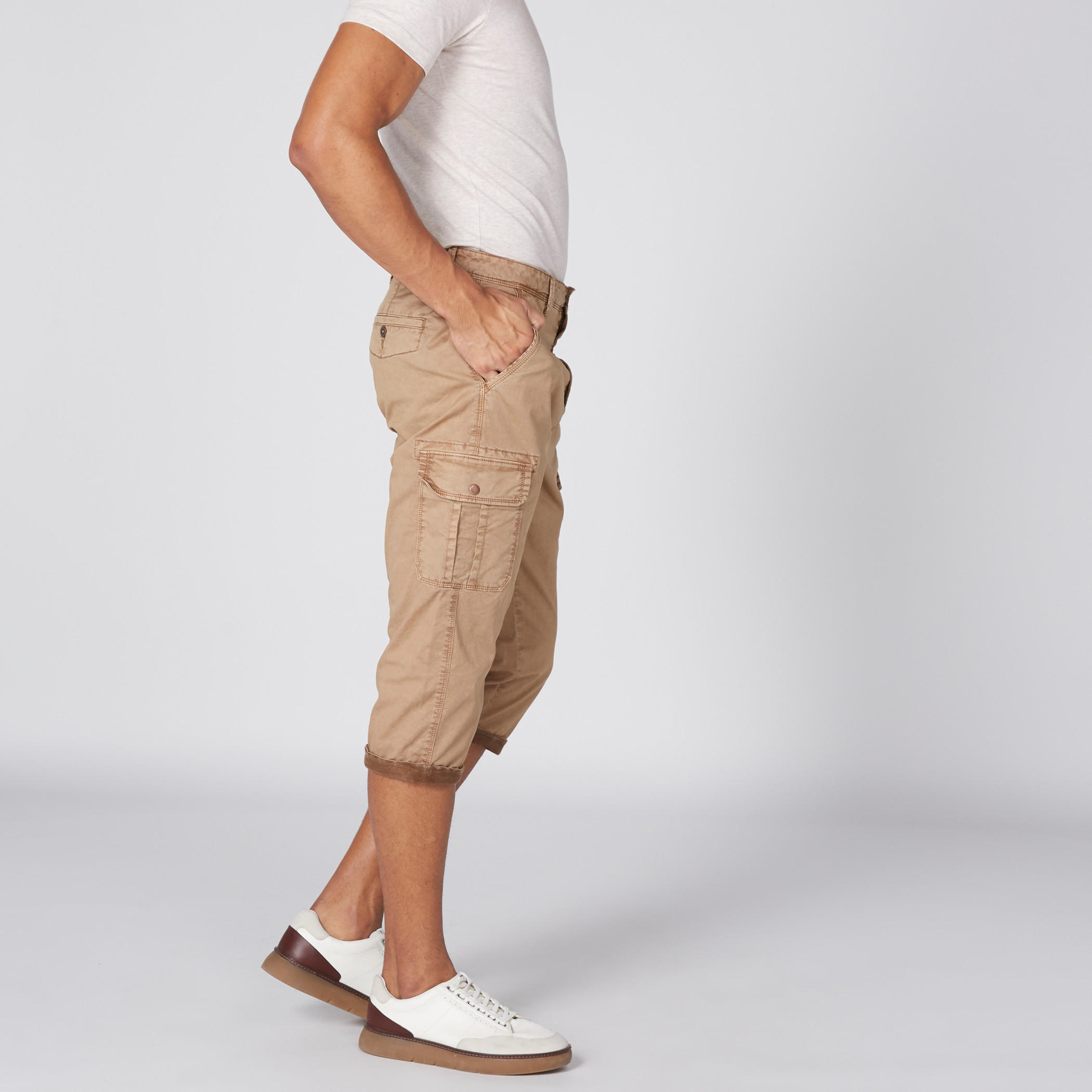 بنطال كارجو 3/4 بزر إغلاق وجيوب-men-clothing-bottoms-shorts-image-3