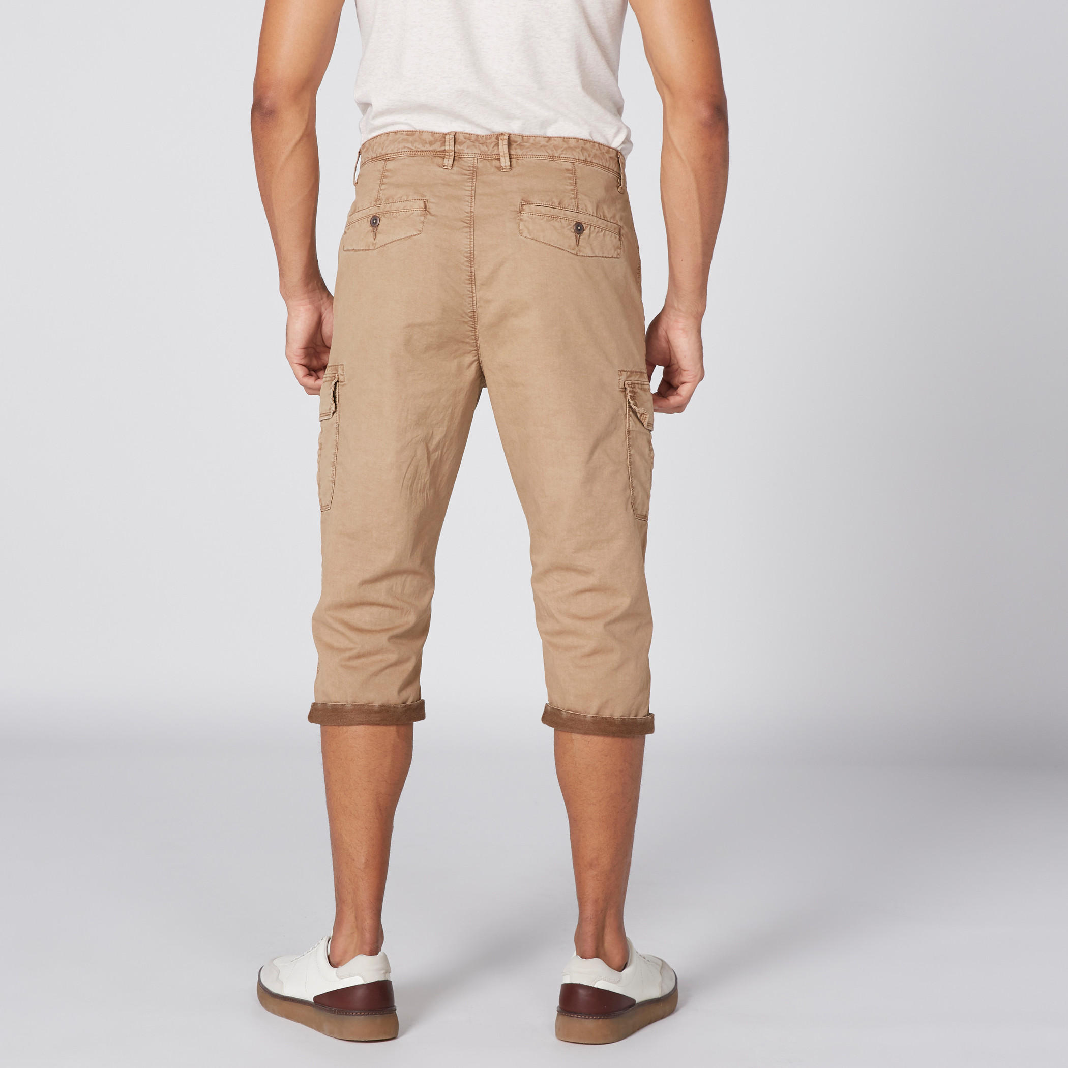 بنطال كارجو 3/4 بزر إغلاق وجيوب-men-clothing-bottoms-shorts-image-4