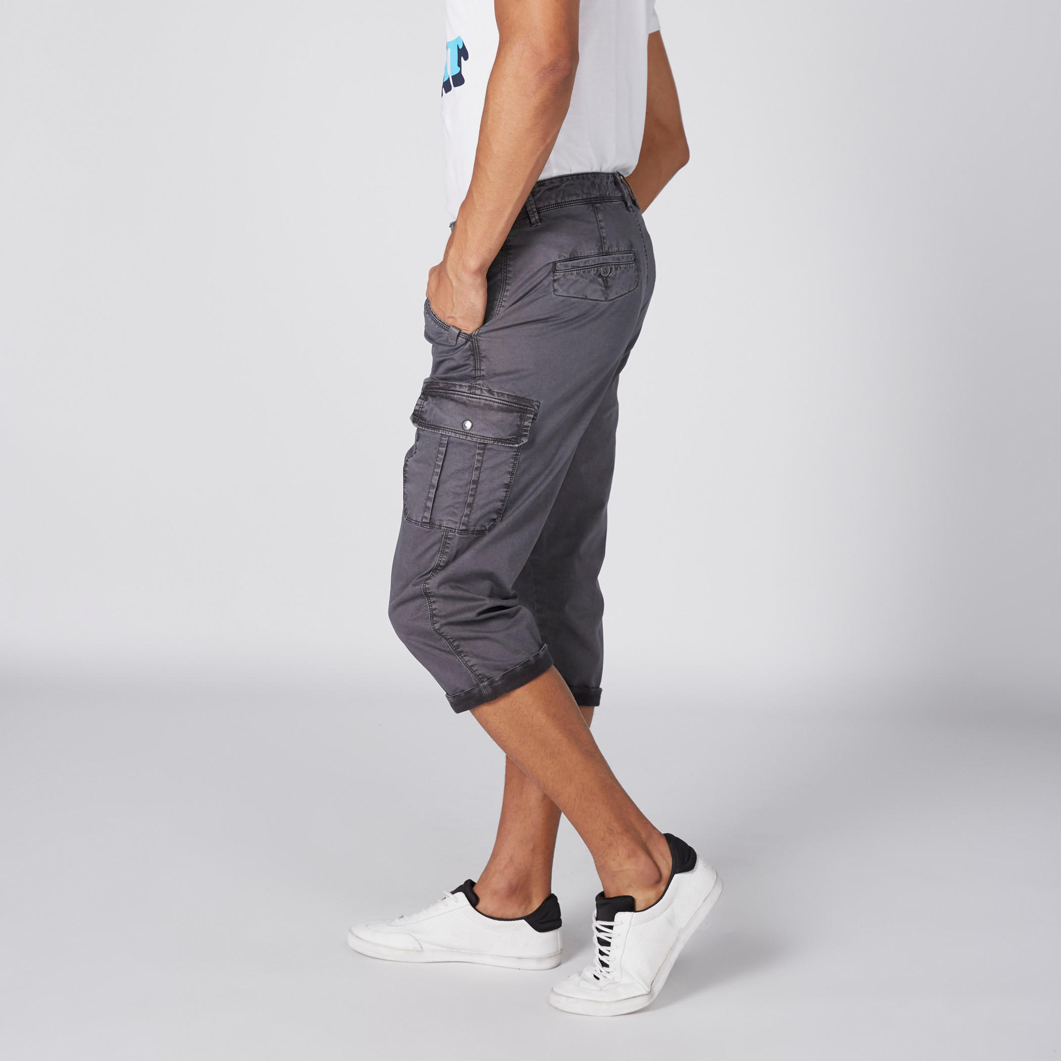 بنطال كارجو 3/4 بزر إغلاق وجيوب-men-clothing-bottoms-trousersandchinos-trousers-image-4