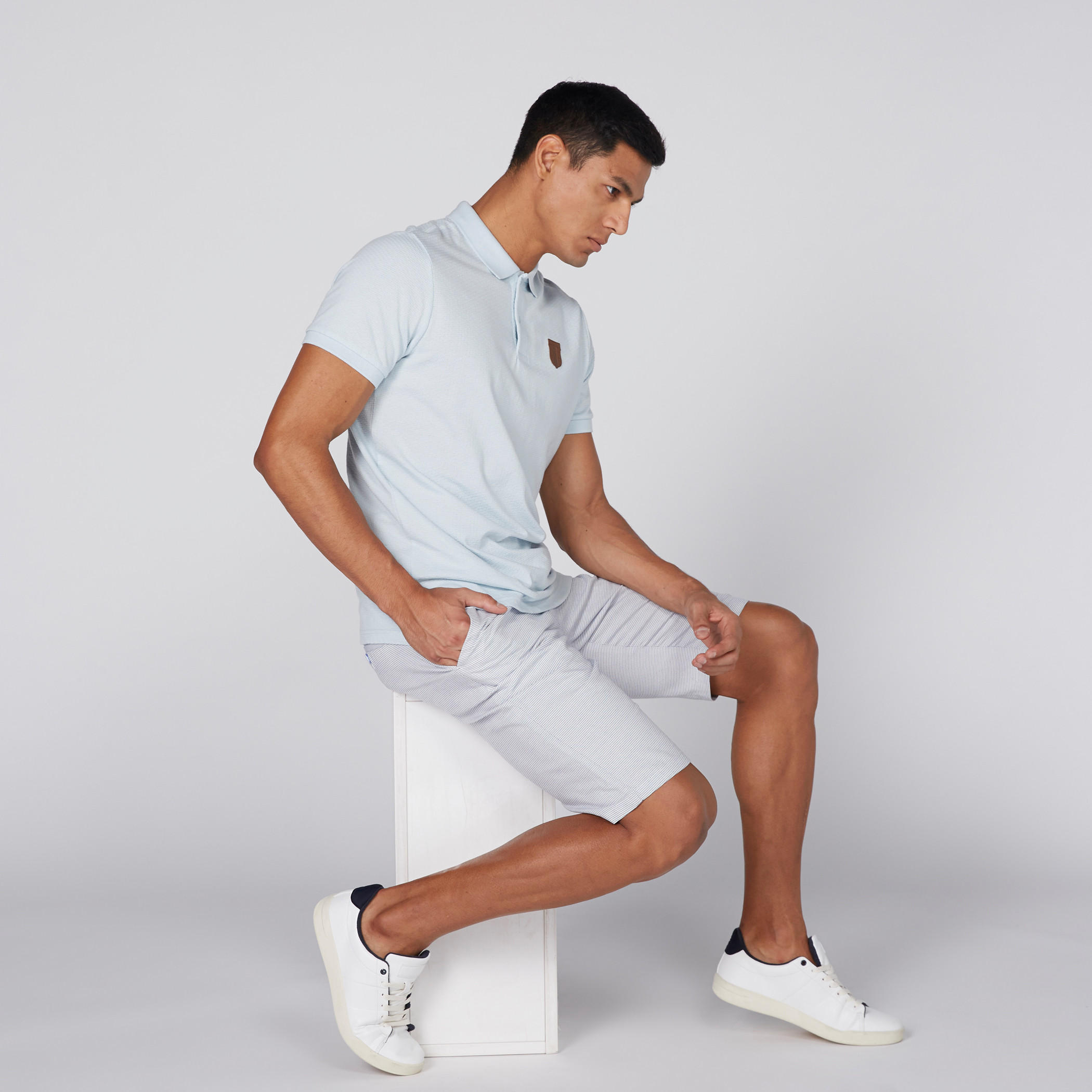 شورت مقلّم بزر إغلاق وجيوب-men-clothing-bottoms-shorts-image-1