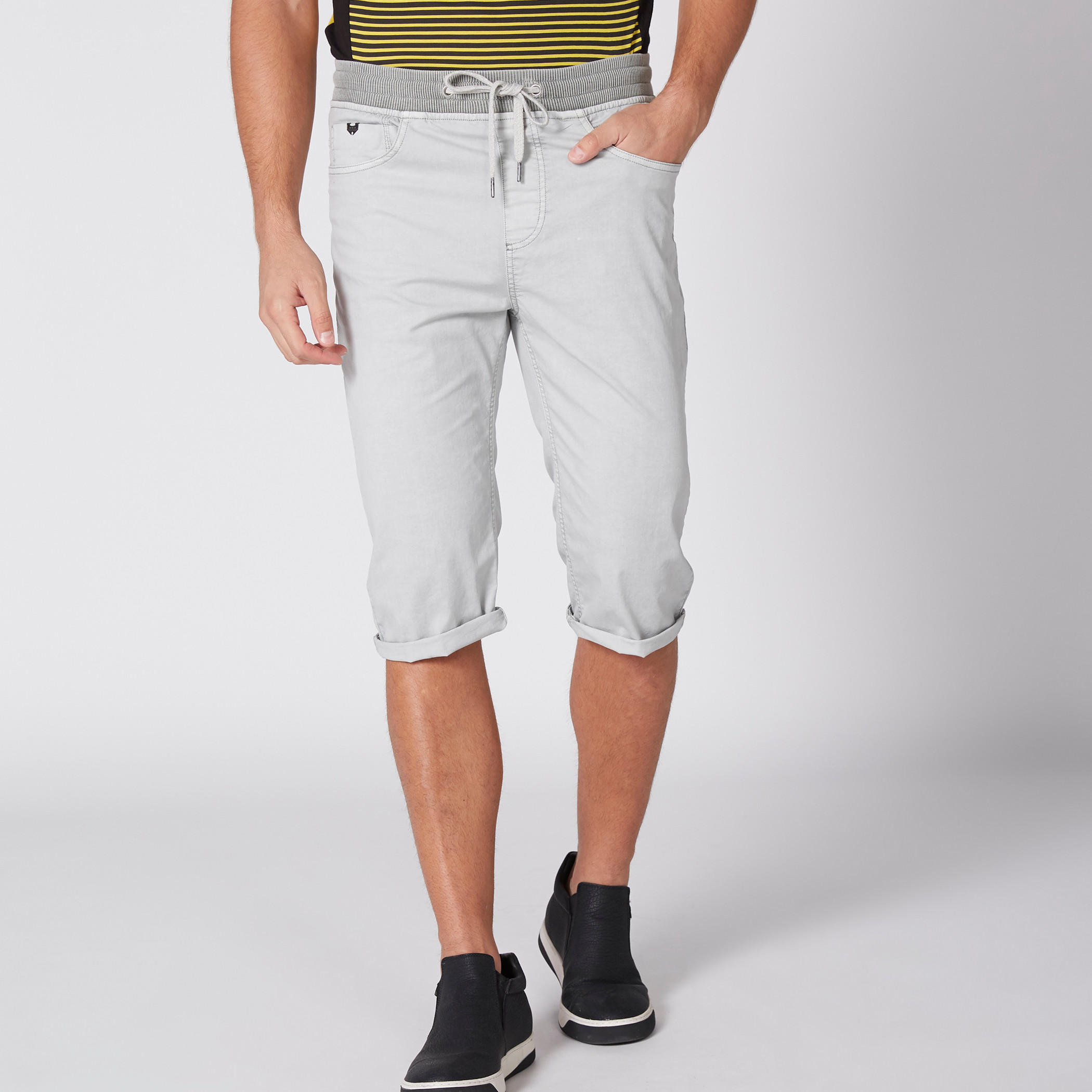 شورت منسوج بخصر مضلع وجيوب-men-clothing-bottoms-shorts-image-1