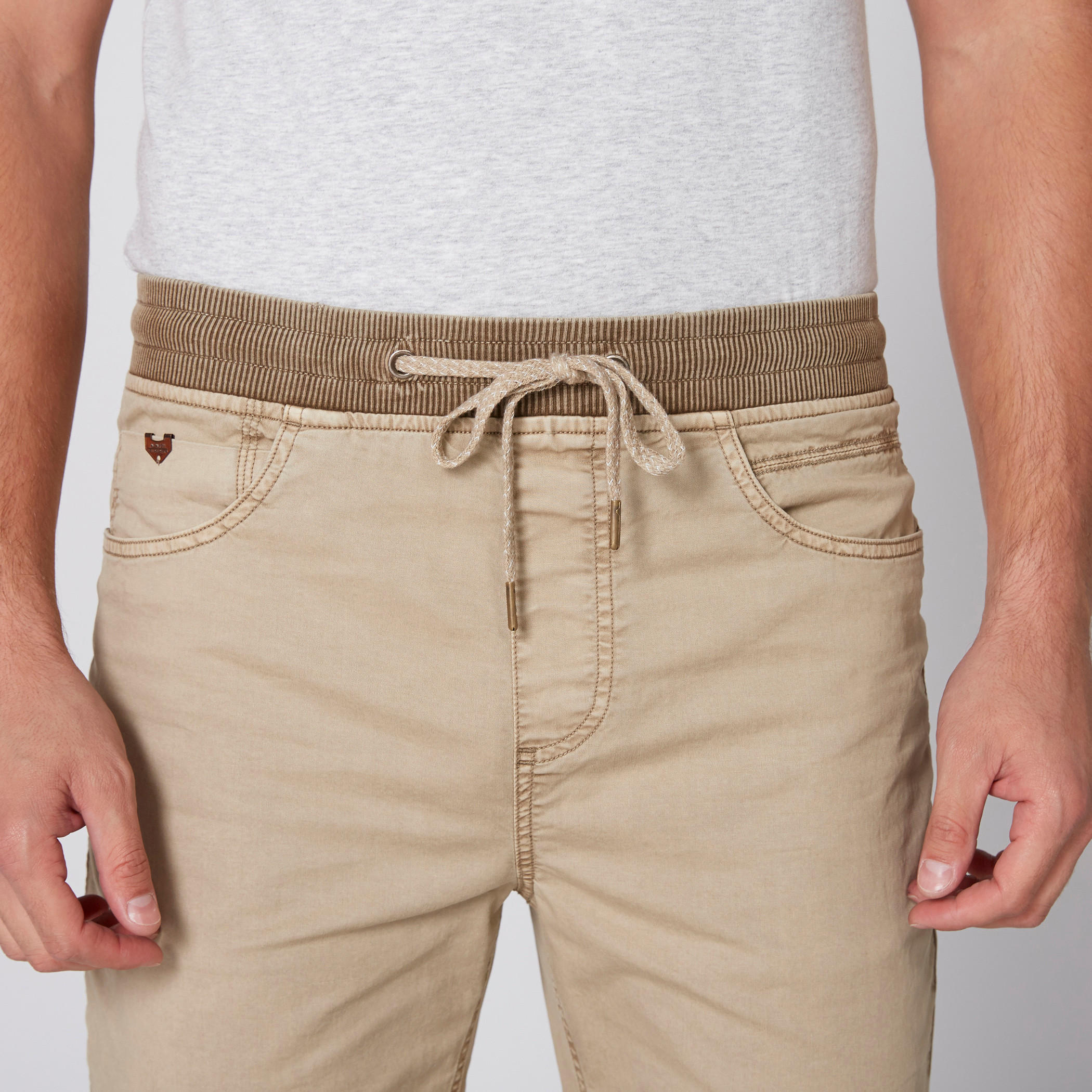 بنطال بطول 3/4 بخصر مطّاطي وجيوب ورباط-men-clothing-bottoms-trousersandchinos-trousers-image-2