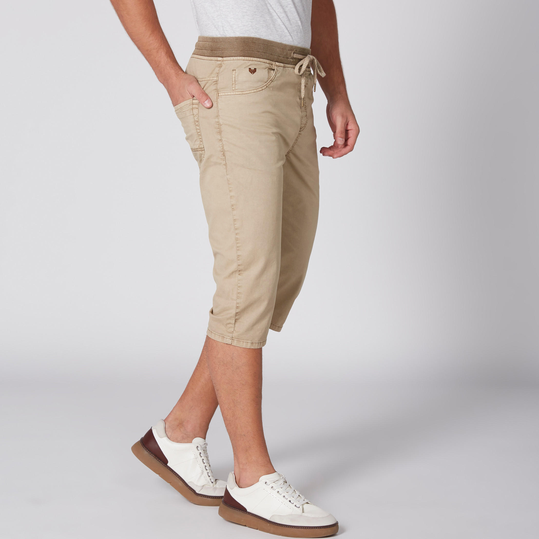 بنطال بطول 3/4 بخصر مطّاطي وجيوب ورباط-men-clothing-bottoms-trousersandchinos-trousers-image-4