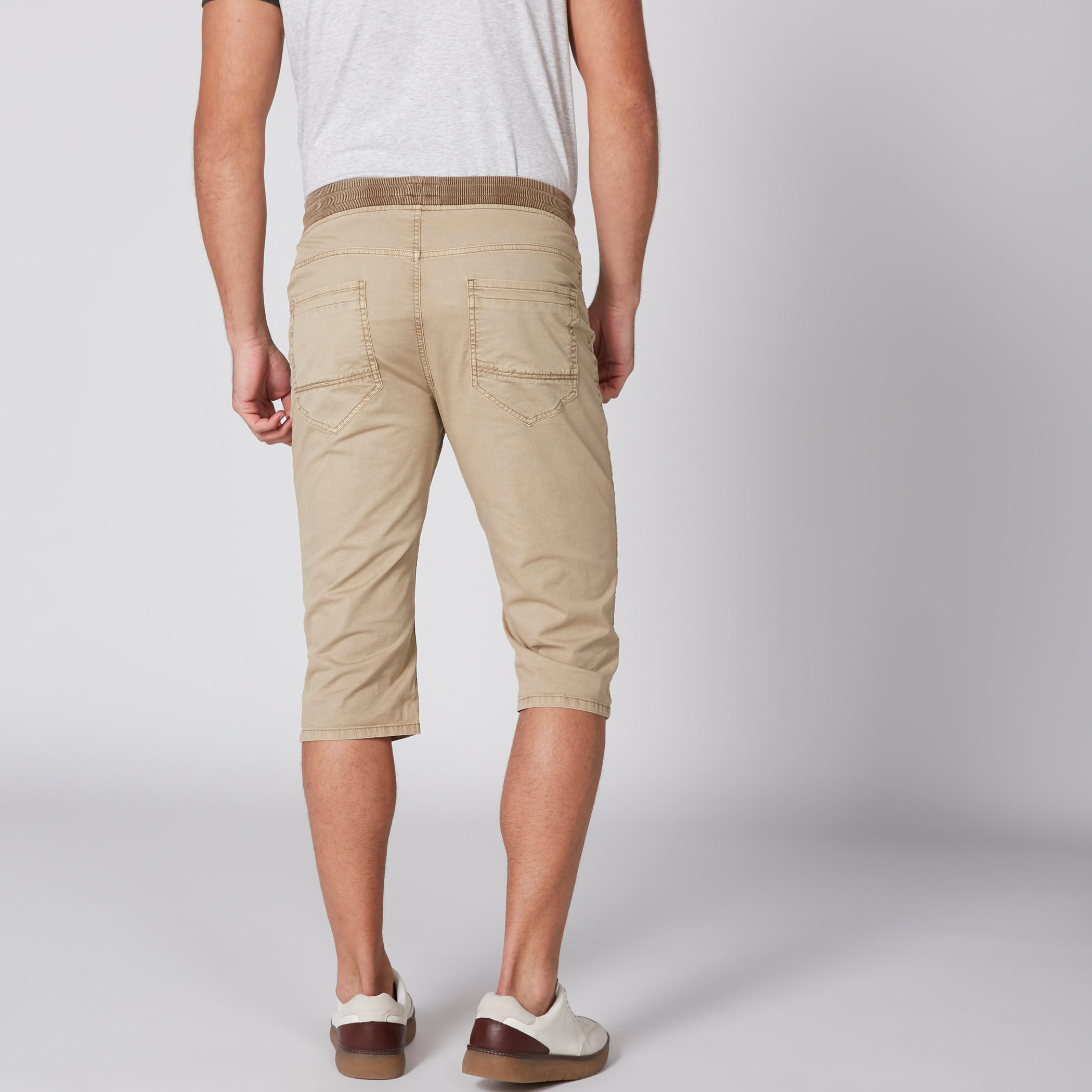 بنطال بطول 3/4 بخصر مطّاطي وجيوب ورباط-men-clothing-bottoms-trousersandchinos-trousers-image-5