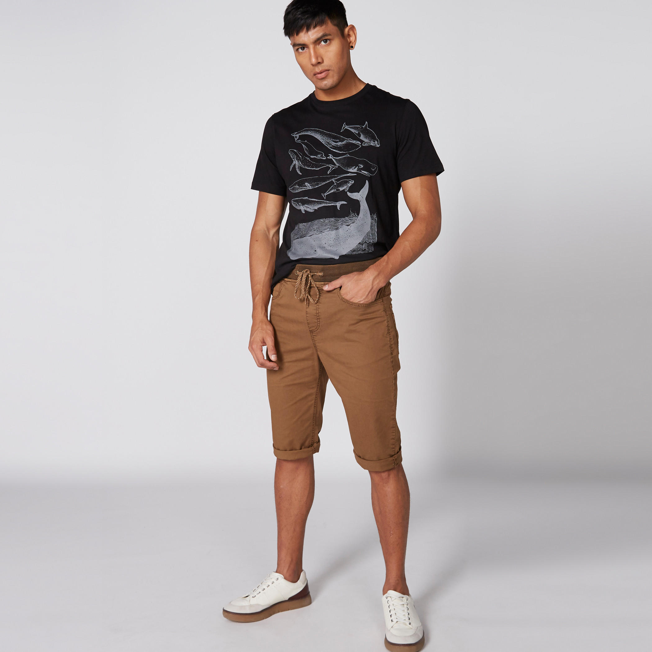 شورت بجيوب وخصر مضلع متوسط الارتفاع-men-clothing-bottoms-shorts-image-1