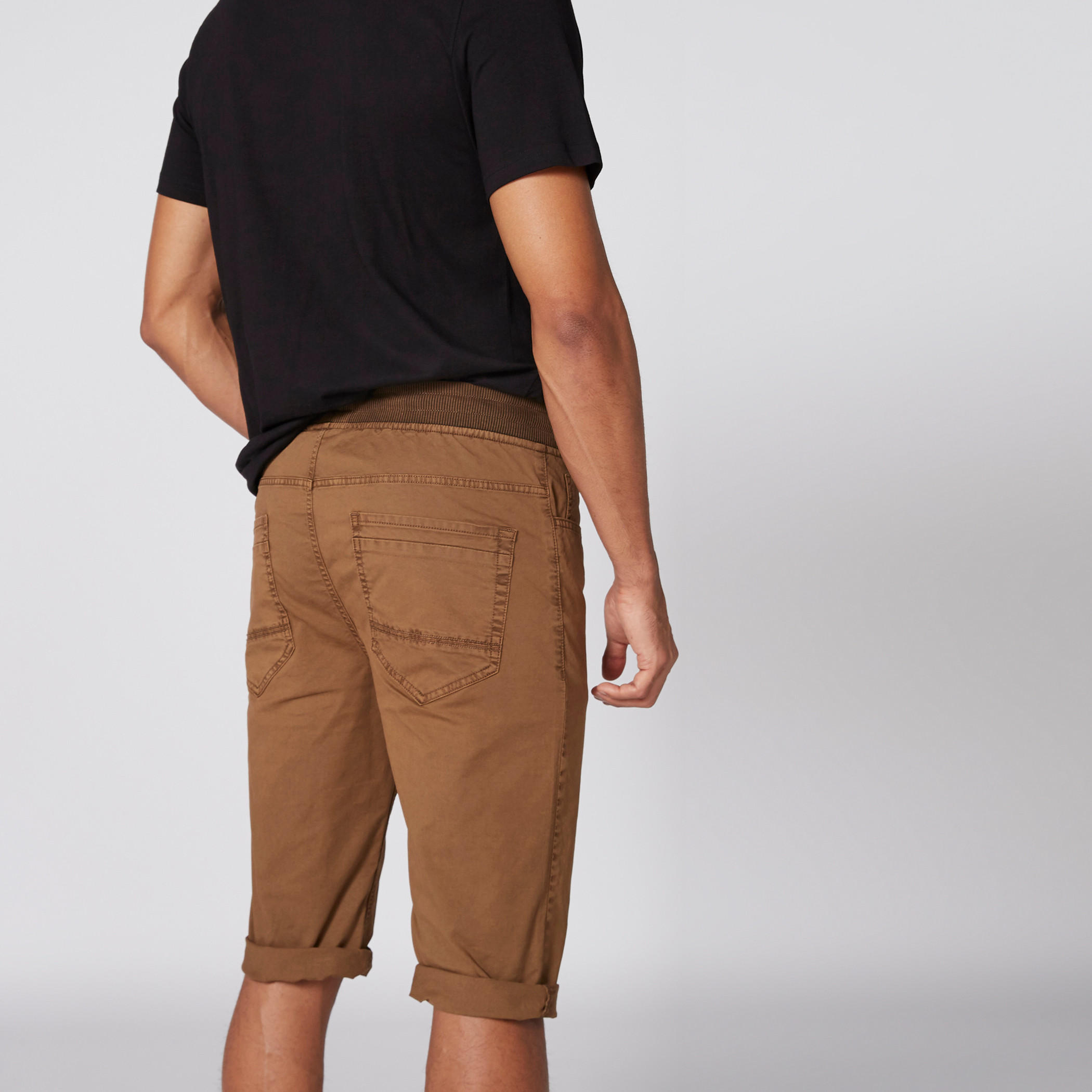 شورت بجيوب وخصر مضلع متوسط الارتفاع-men-clothing-bottoms-shorts-image-2