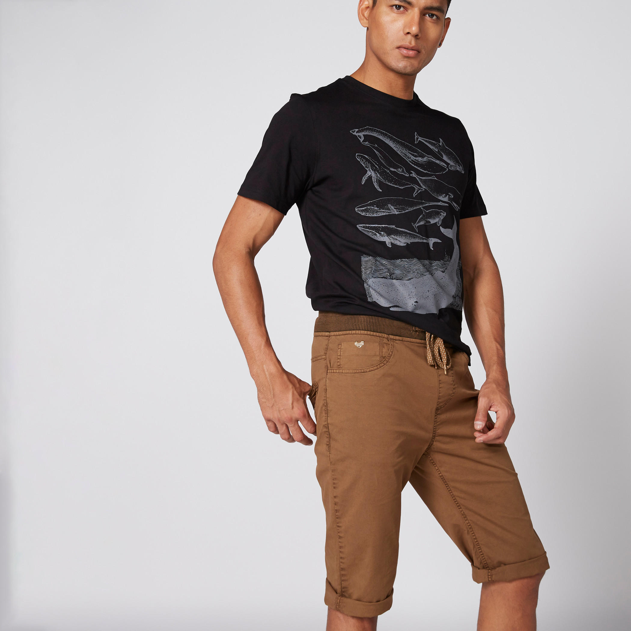 شورت بجيوب وخصر مضلع متوسط الارتفاع-men-clothing-bottoms-shorts-image-3