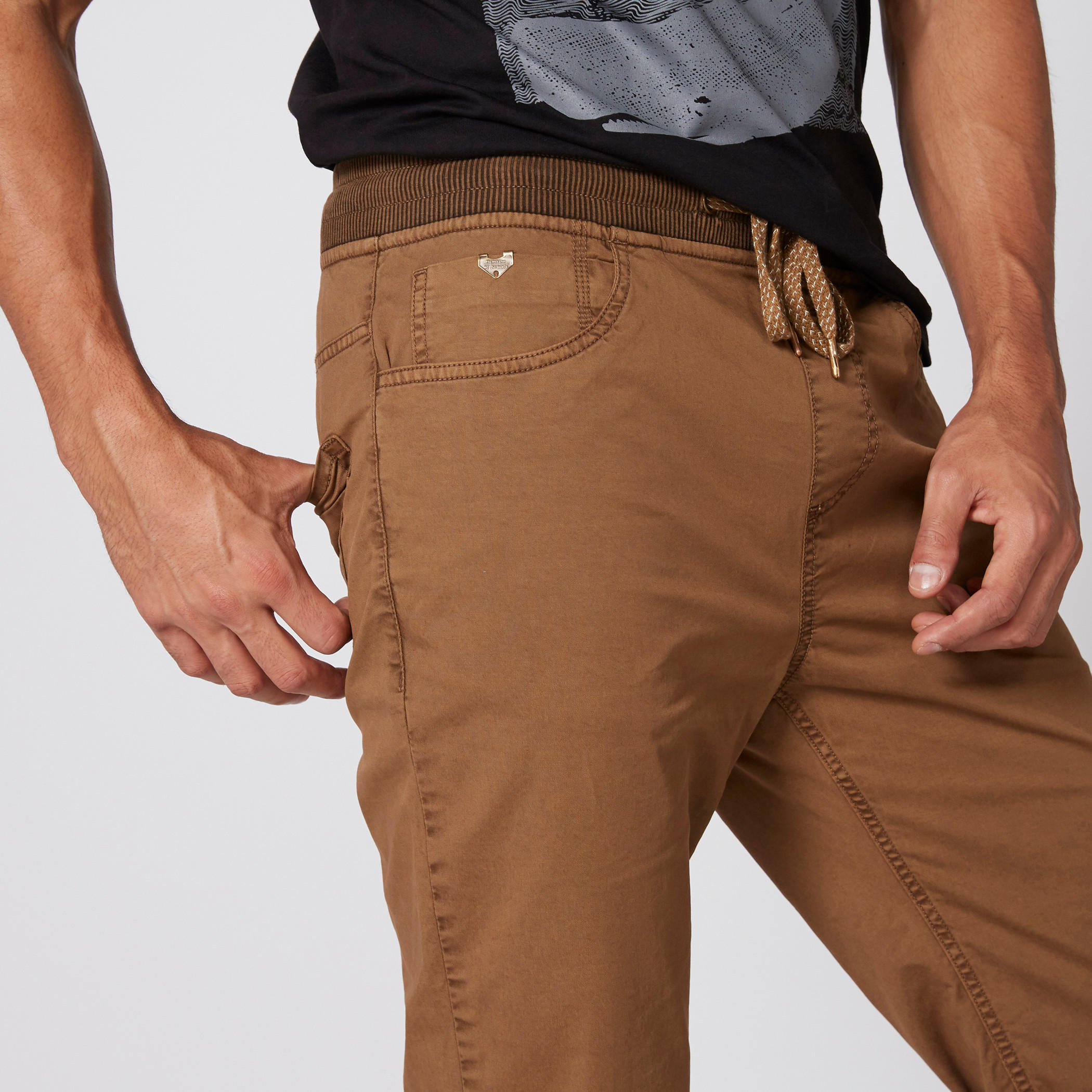 شورت بجيوب وخصر مضلع متوسط الارتفاع-men-clothing-bottoms-shorts-image-4