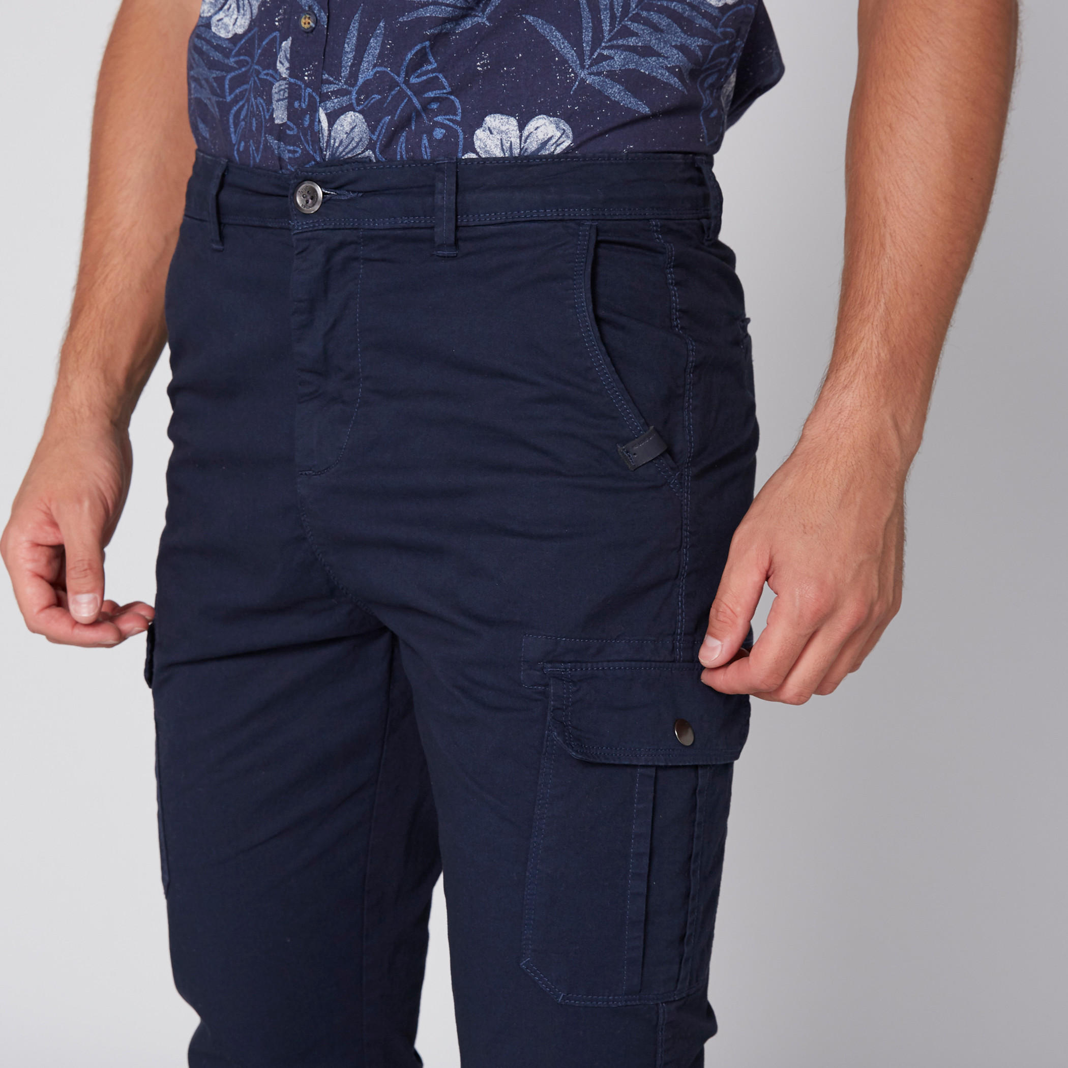بنطال 3/4 بزر إغلاق وجيوب-men-clothing-bottoms-trousersandchinos-trousers-image-2