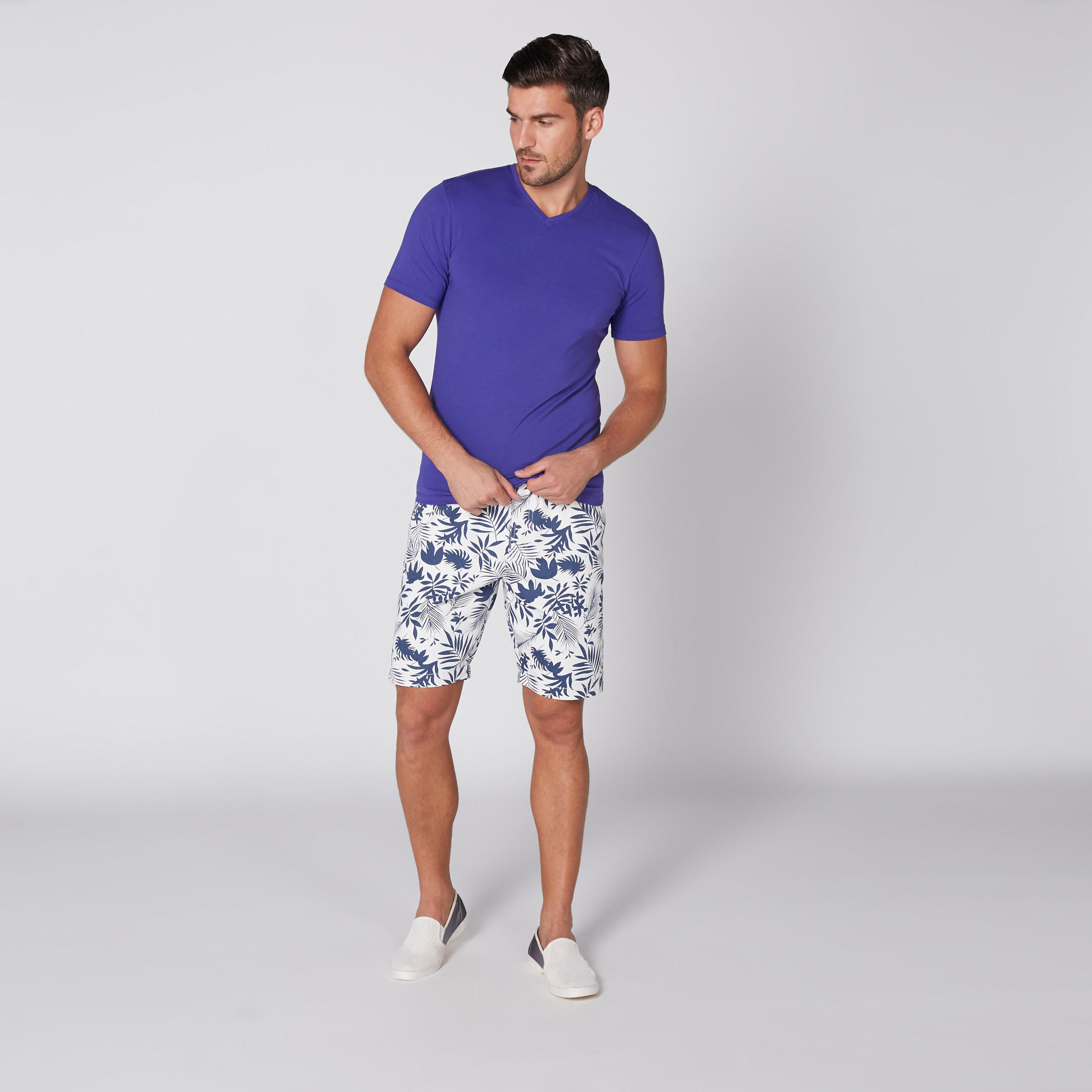 شورت بخصر مطّاطي وجيوب وطبعات-men-clothing-bottoms-shorts-image-2