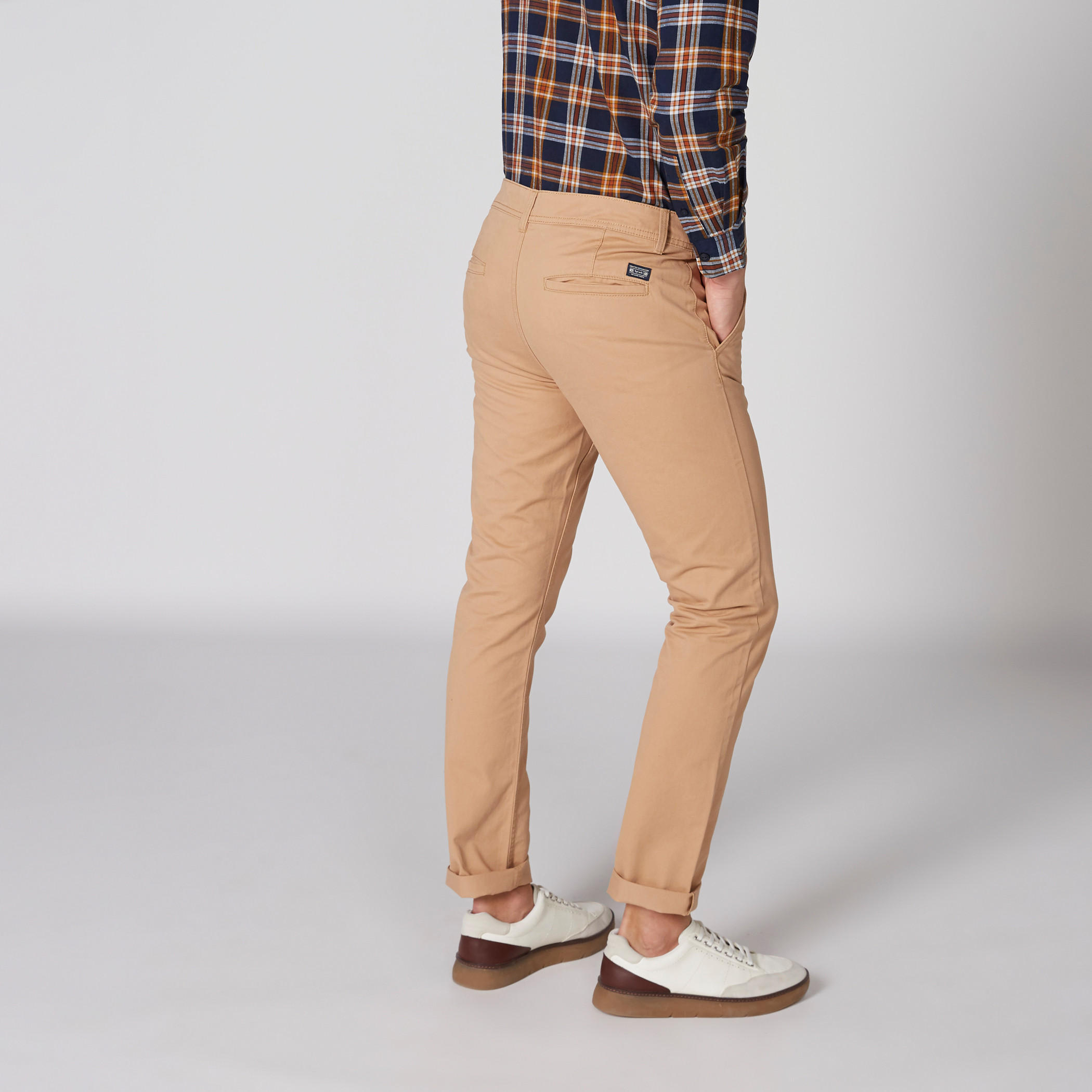 بنطال شينو طويل بزر إغلاق وجيوب-men-clothing-bottoms-trousersandchinos-trousers-image-2