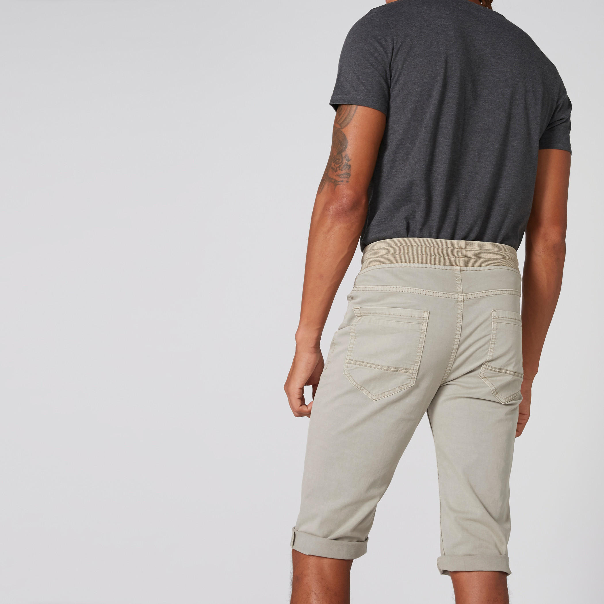 تيشيرت بياقة مستديرة وأكمام قصيرة وطبعات-men-clothing-bottoms-shorts-image-2
