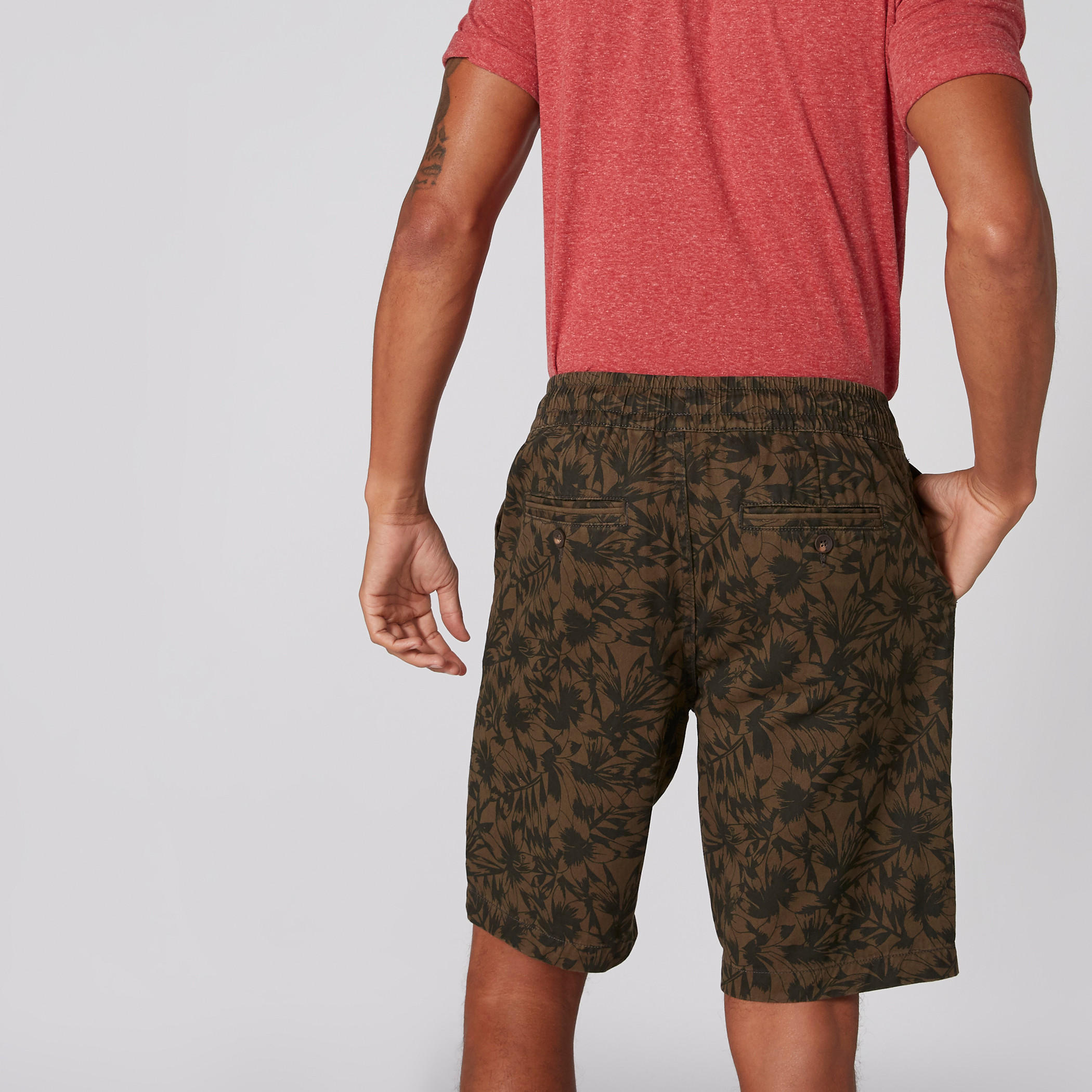 شورت بخصر مطّاطي وجيوب وطبعات-men-clothing-bottoms-shorts-image-2