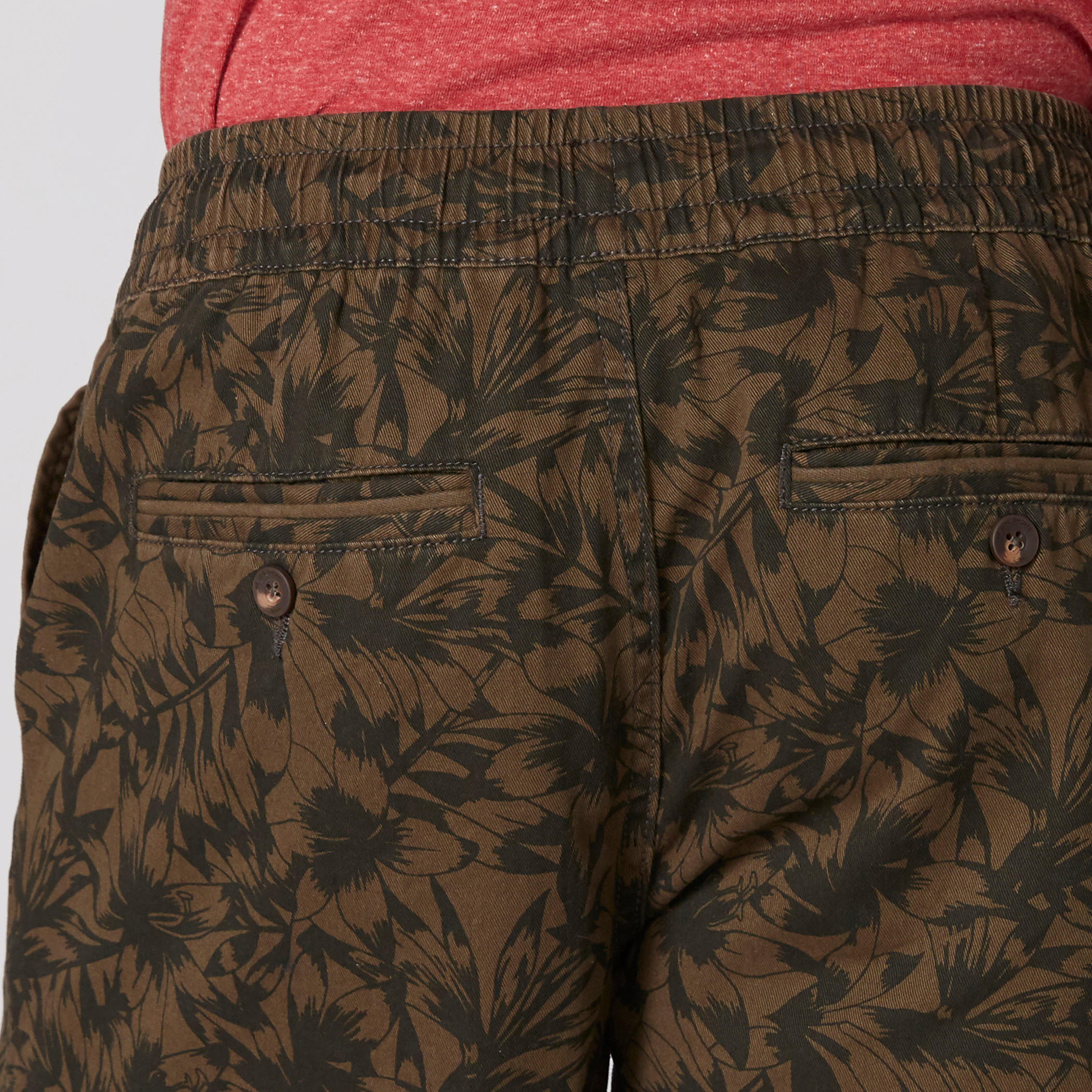 شورت بخصر مطّاطي وجيوب وطبعات-men-clothing-bottoms-shorts-image-4