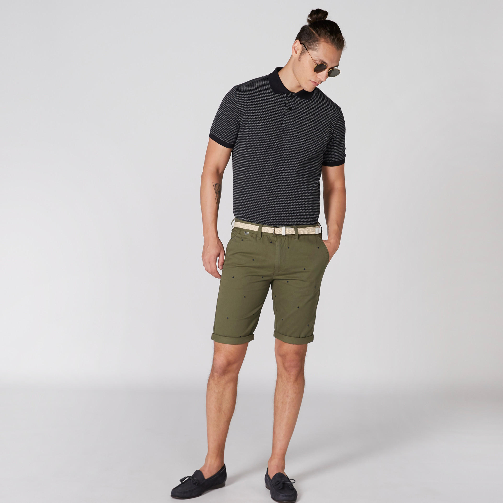 شورت مطرّز بجيوب وحزام-men-clothing-bottoms-shorts-image-1