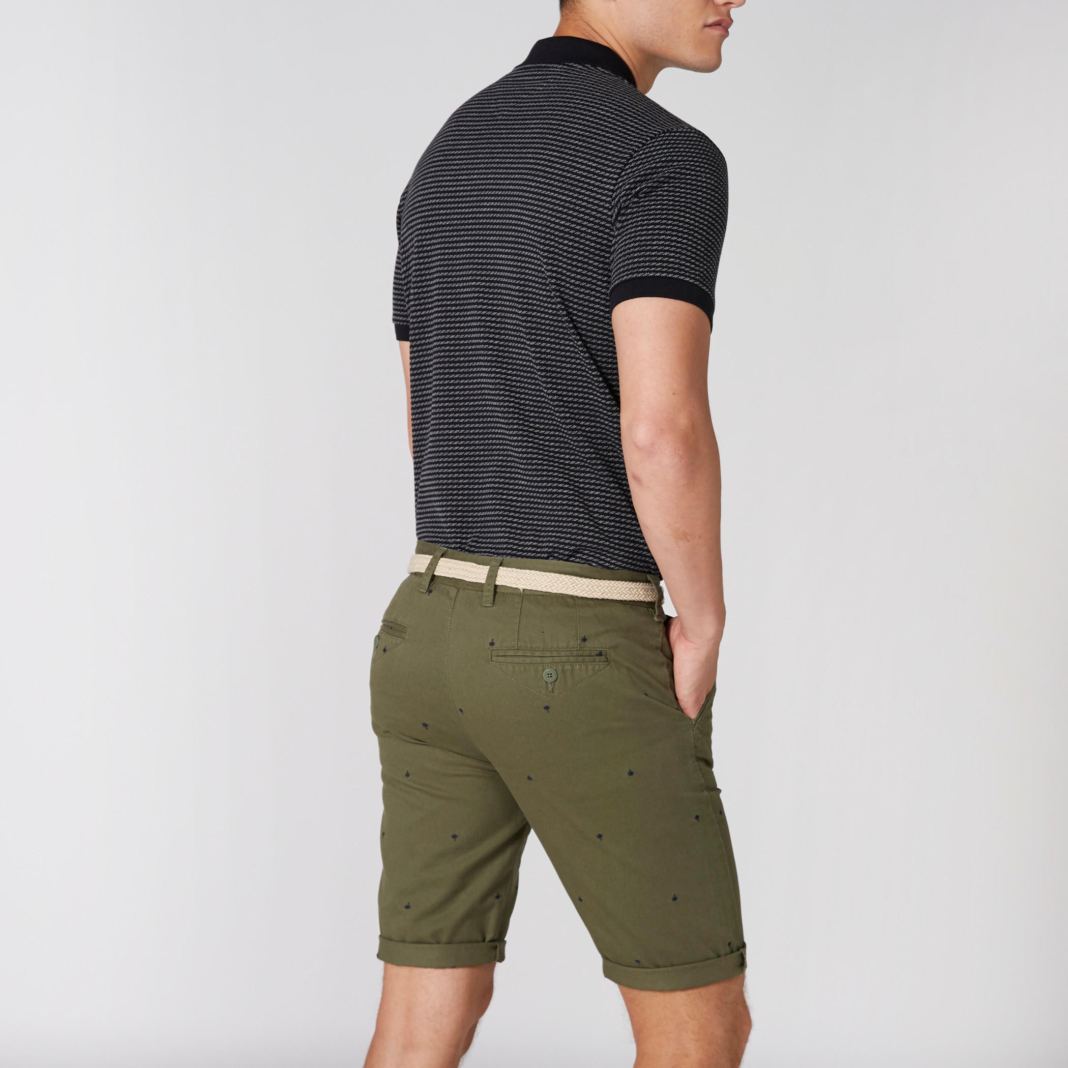 شورت مطرّز بجيوب وحزام-men-clothing-bottoms-shorts-image-2