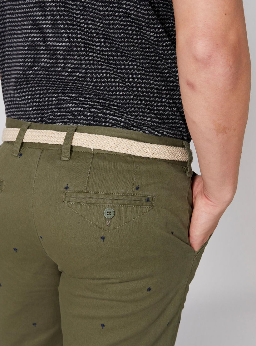 شورت مطرّز بجيوب وحزام-men-clothing-bottoms-shorts-image-4