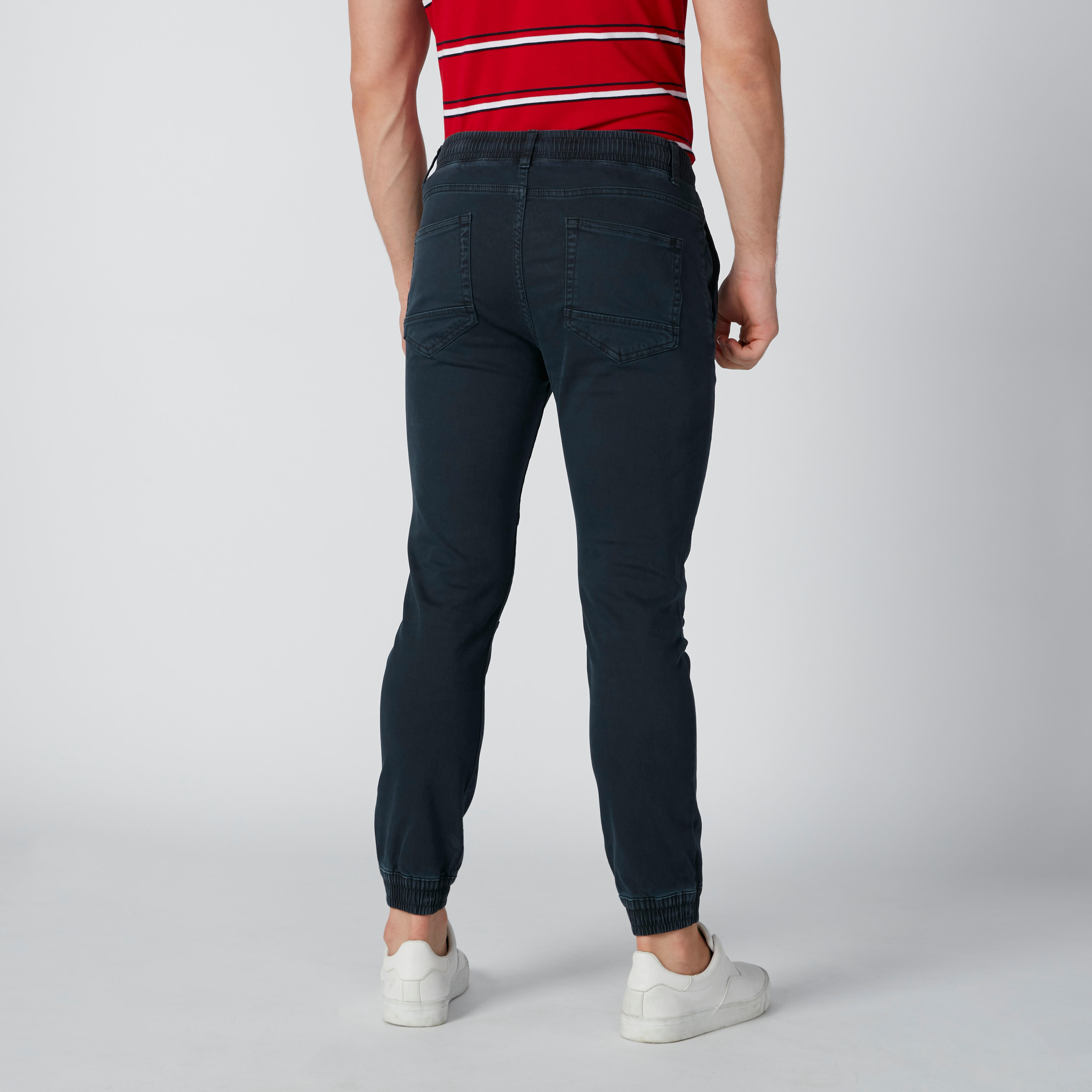 بنطال رياضي بخصر مرن وجيوب-men-clothing-bottoms-joggers-image-2