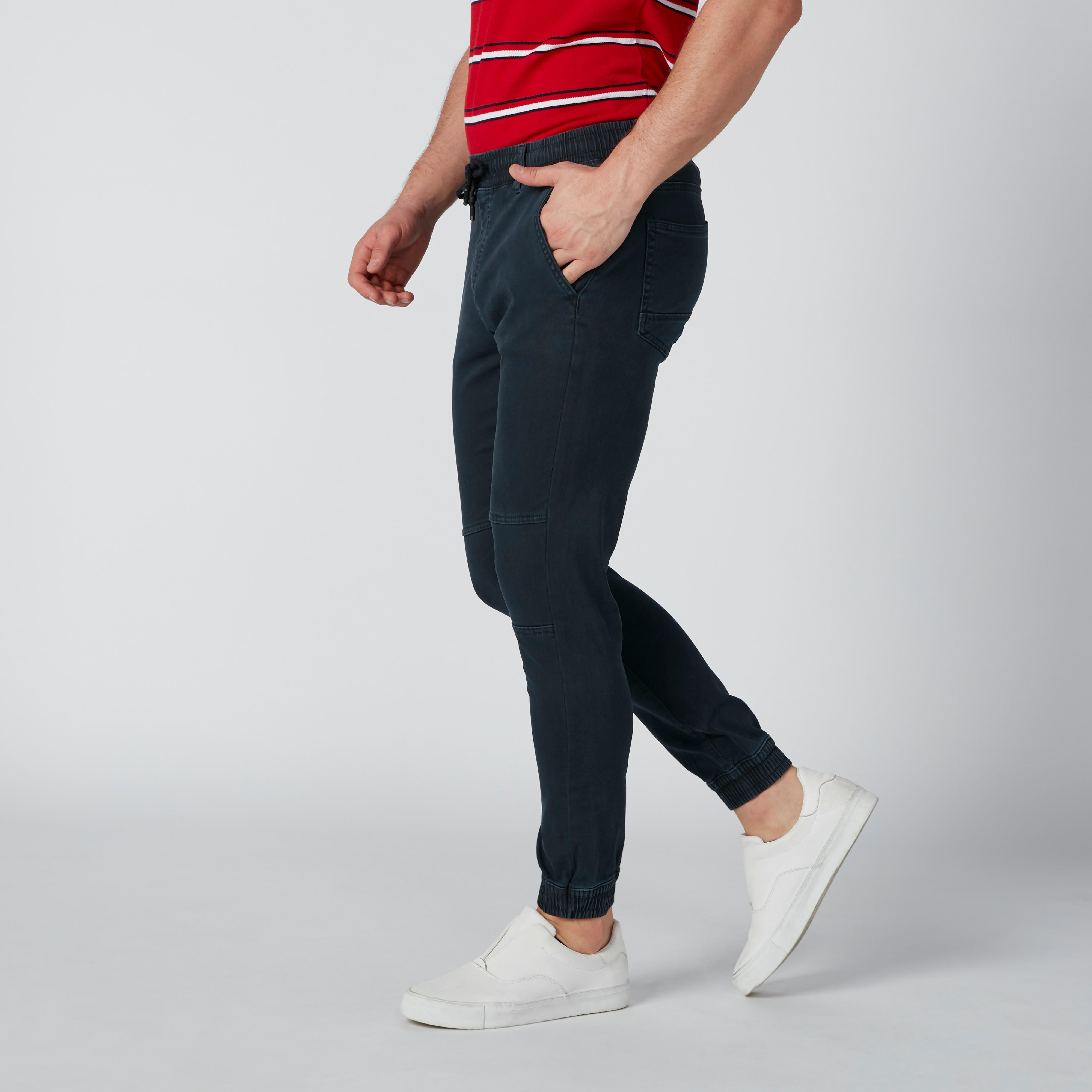 بنطال رياضي بخصر مرن وجيوب-men-clothing-bottoms-joggers-image-4