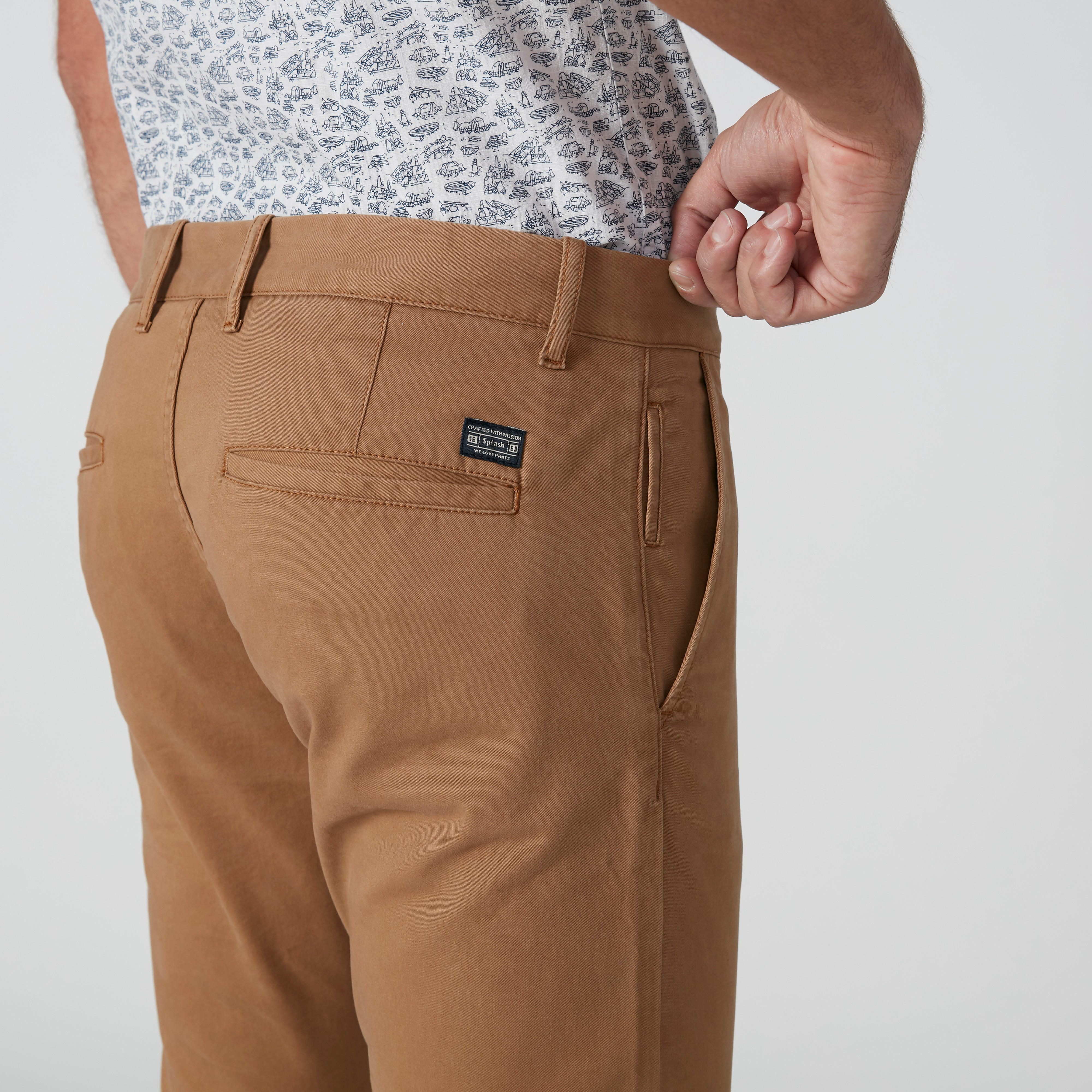 بنطال شينو طويل بقصّة سليم وجيوب-men-clothing-bottoms-trousersandchinos-trousers-image-5