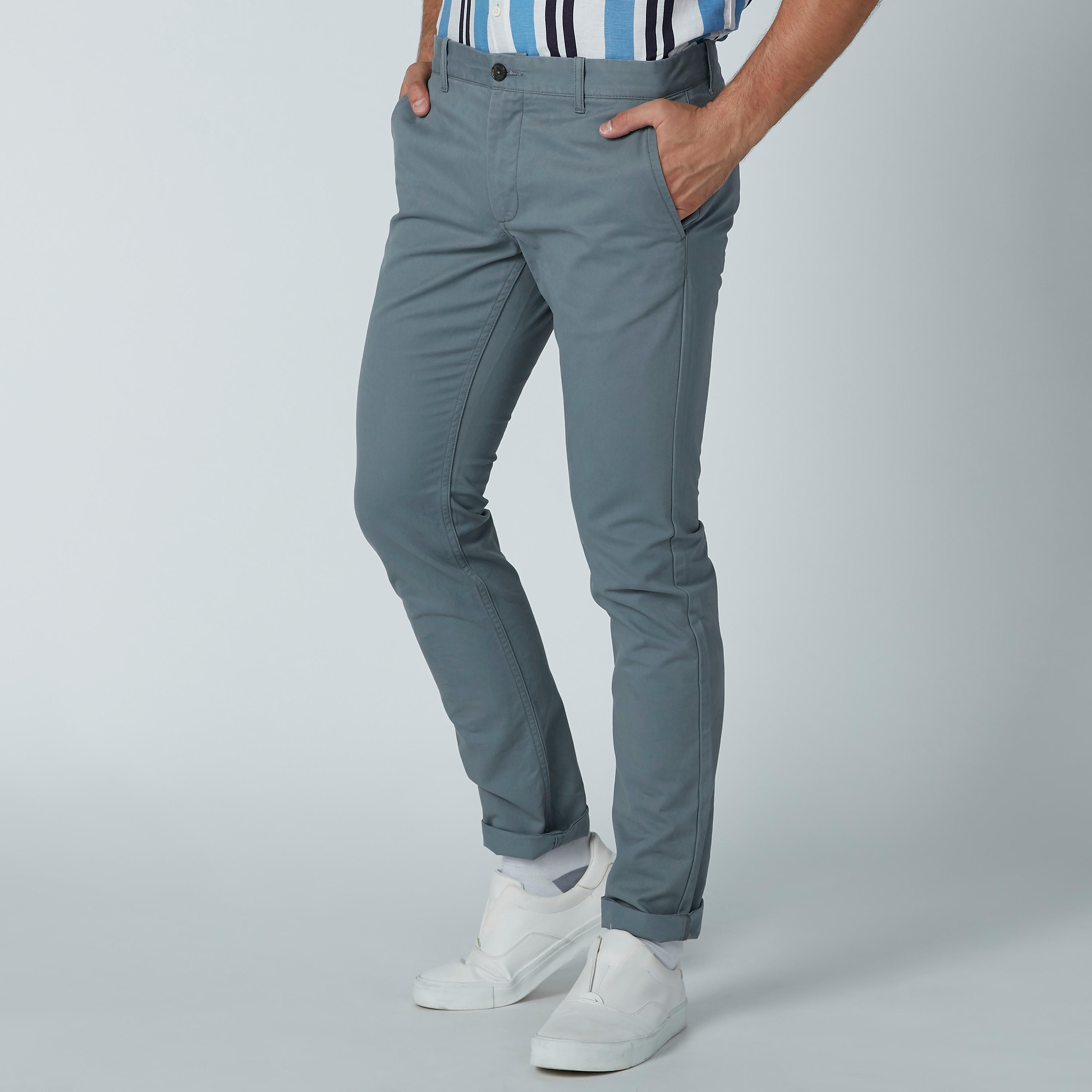 بنطال شينو سادة بقصّة سليم وجيوب-men-clothing-bottoms-trousersandchinos-trousers-image-4